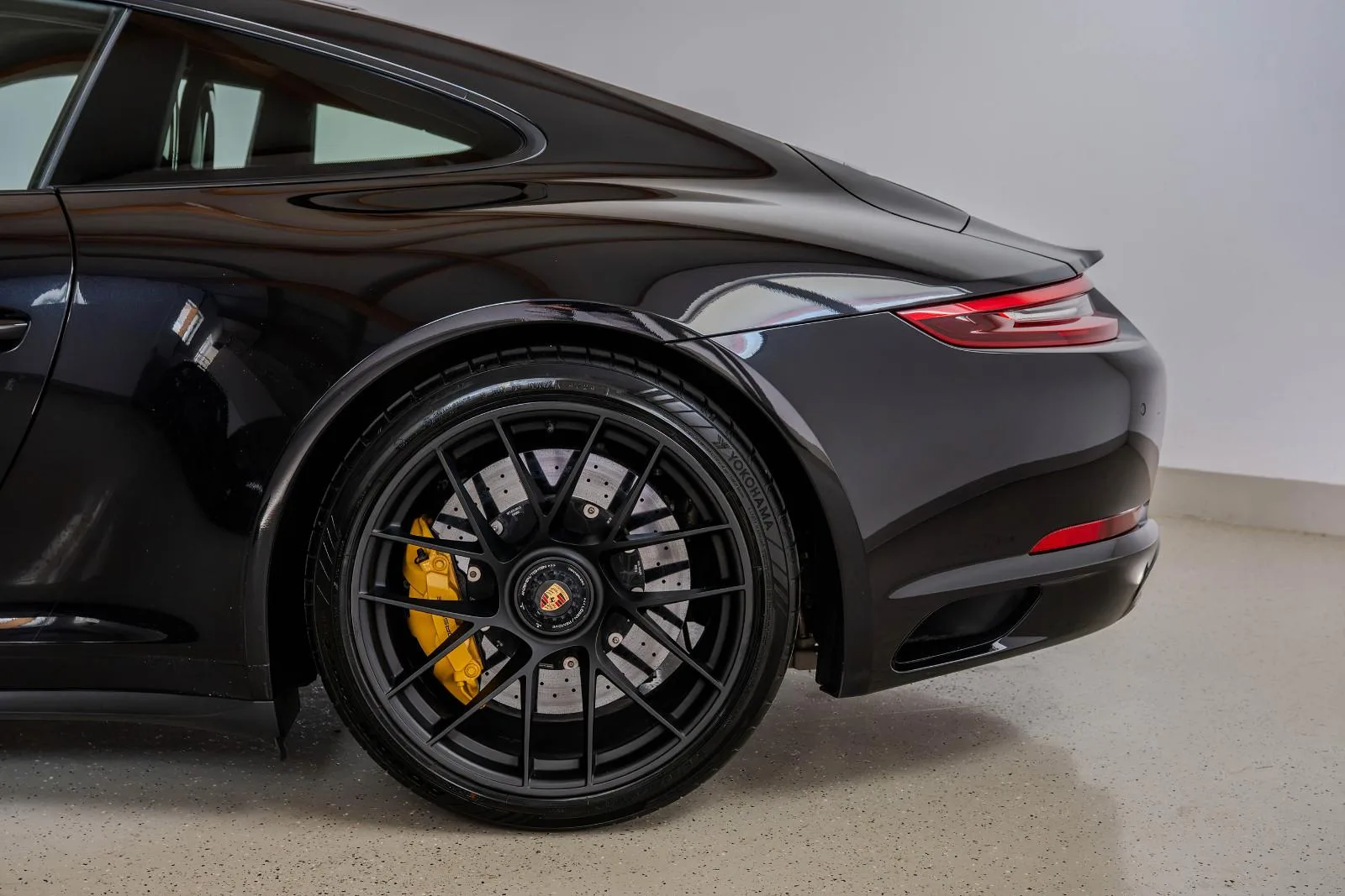 2018 Porsche 911 Carrera 4 GTS, 15/30