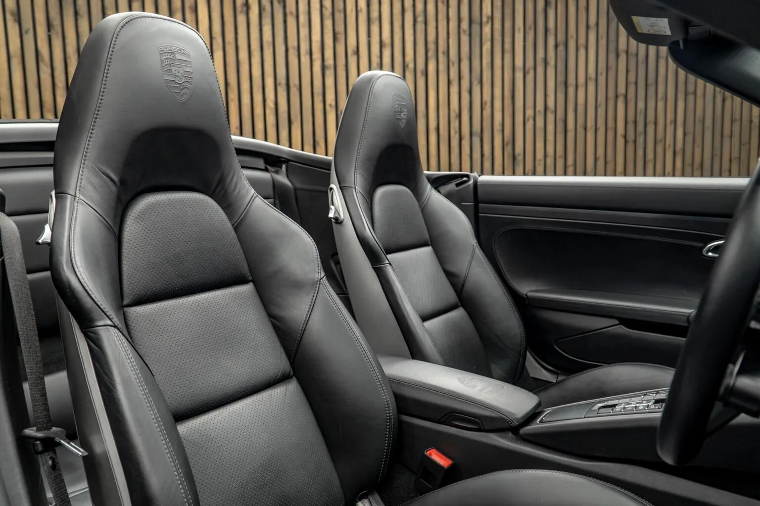 2018 Porsche 911 Carrera 4 GTS Cabriolet, 2/30