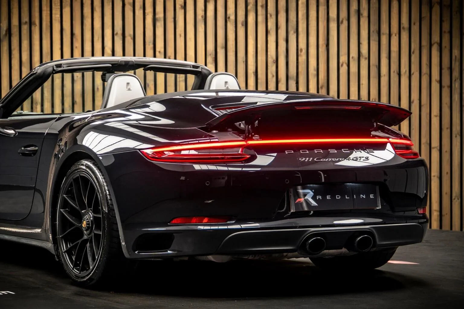 2018 Porsche 911 Carrera 4 GTS Cabriolet, 20/30