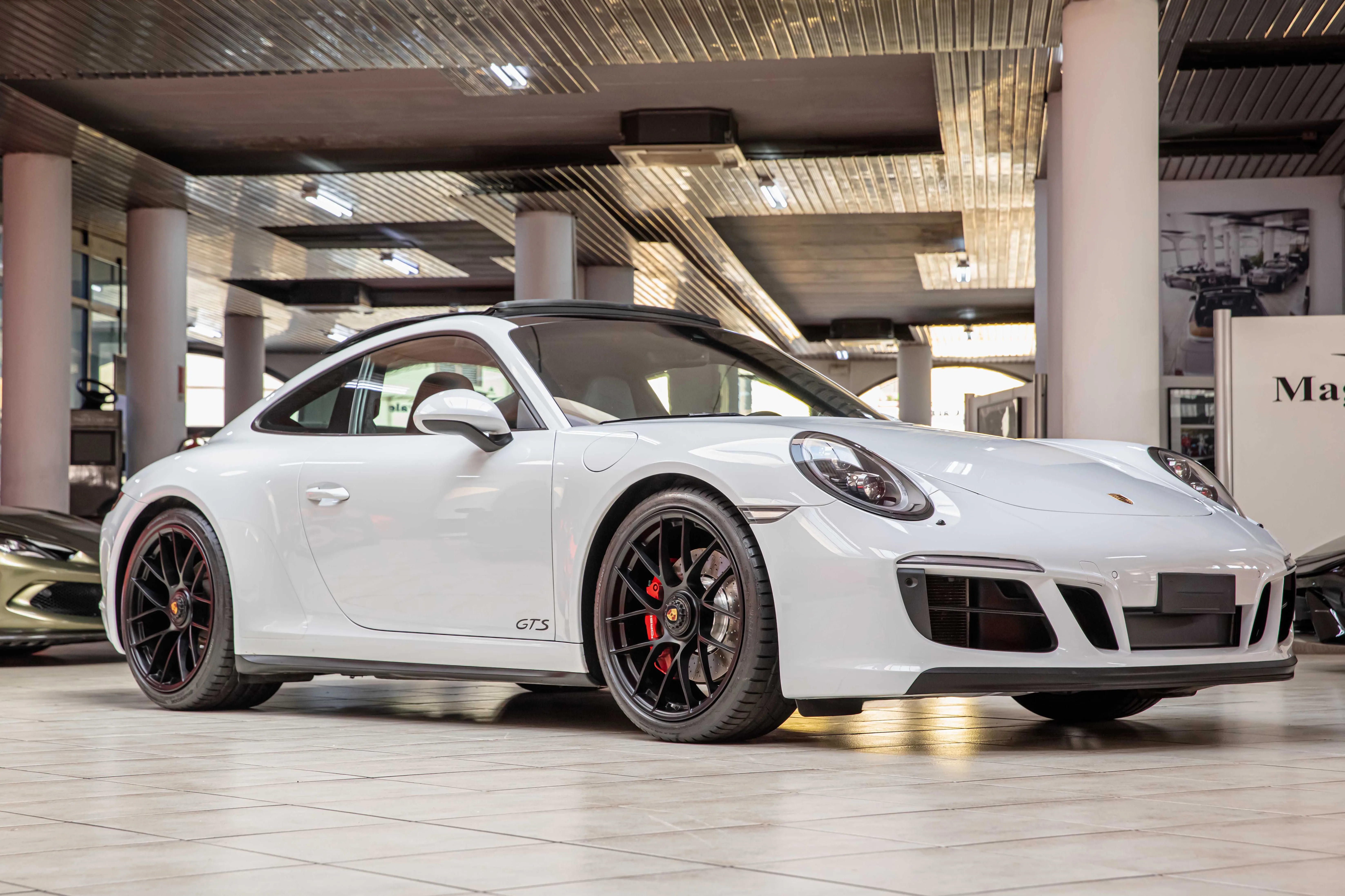 2018 Porsche 911 Carrera 4 GTS angeboten von einem Fachhändler in Mailand, Italien, Hauptfoto