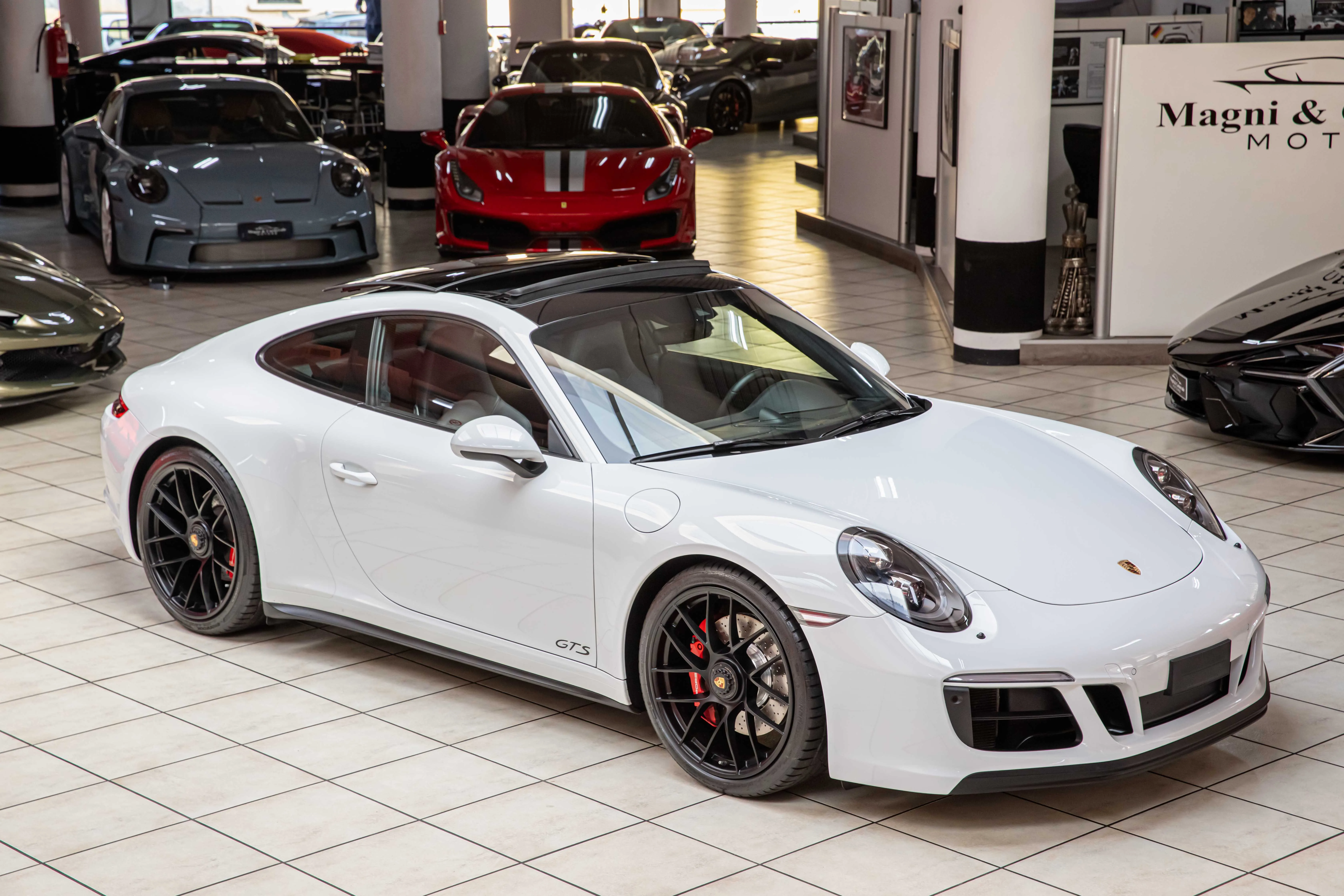 2018 Porsche 911 Carrera 4 GTS, 3/30