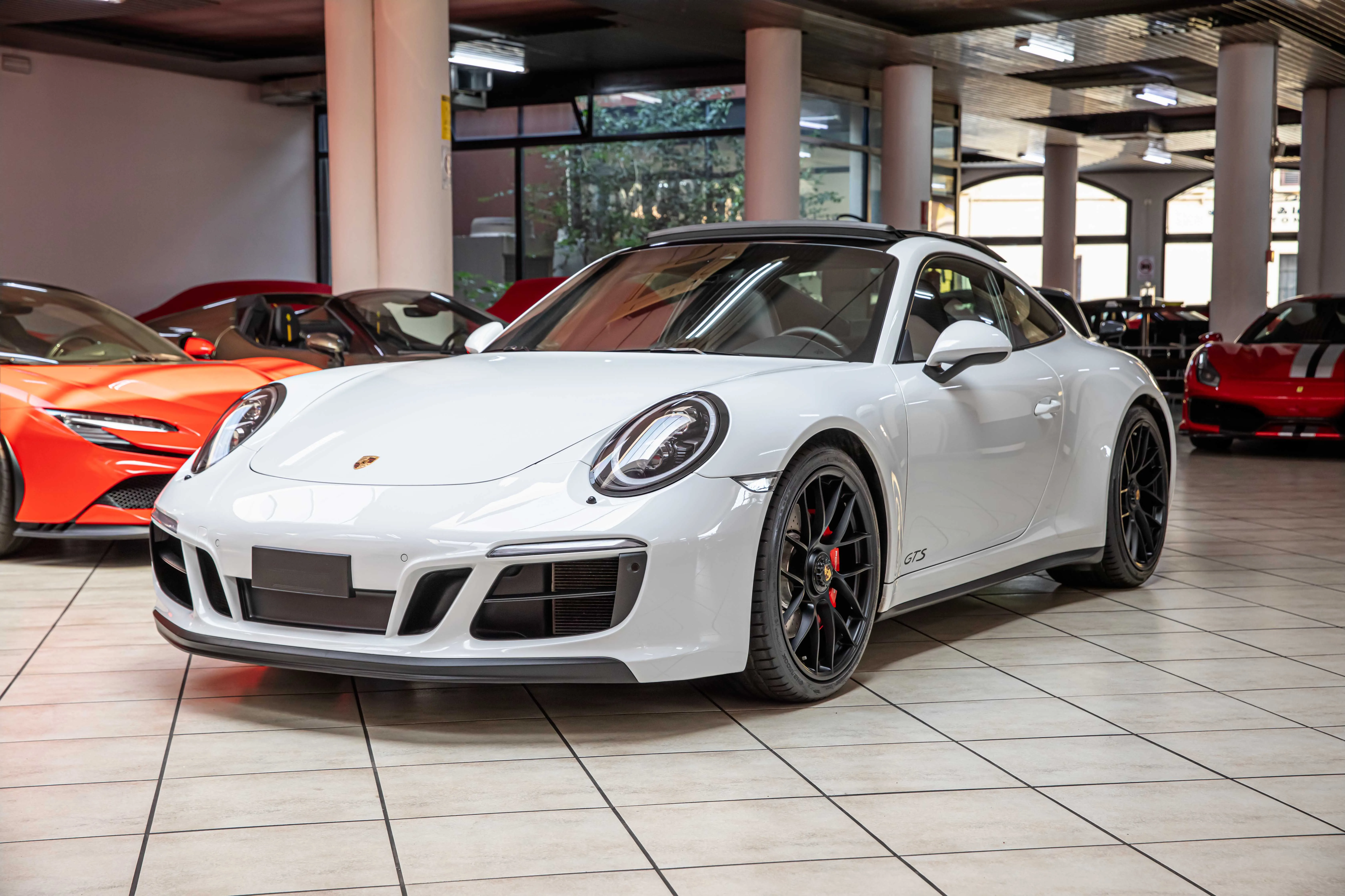 2018 Porsche 911 Carrera 4 GTS, 5/30