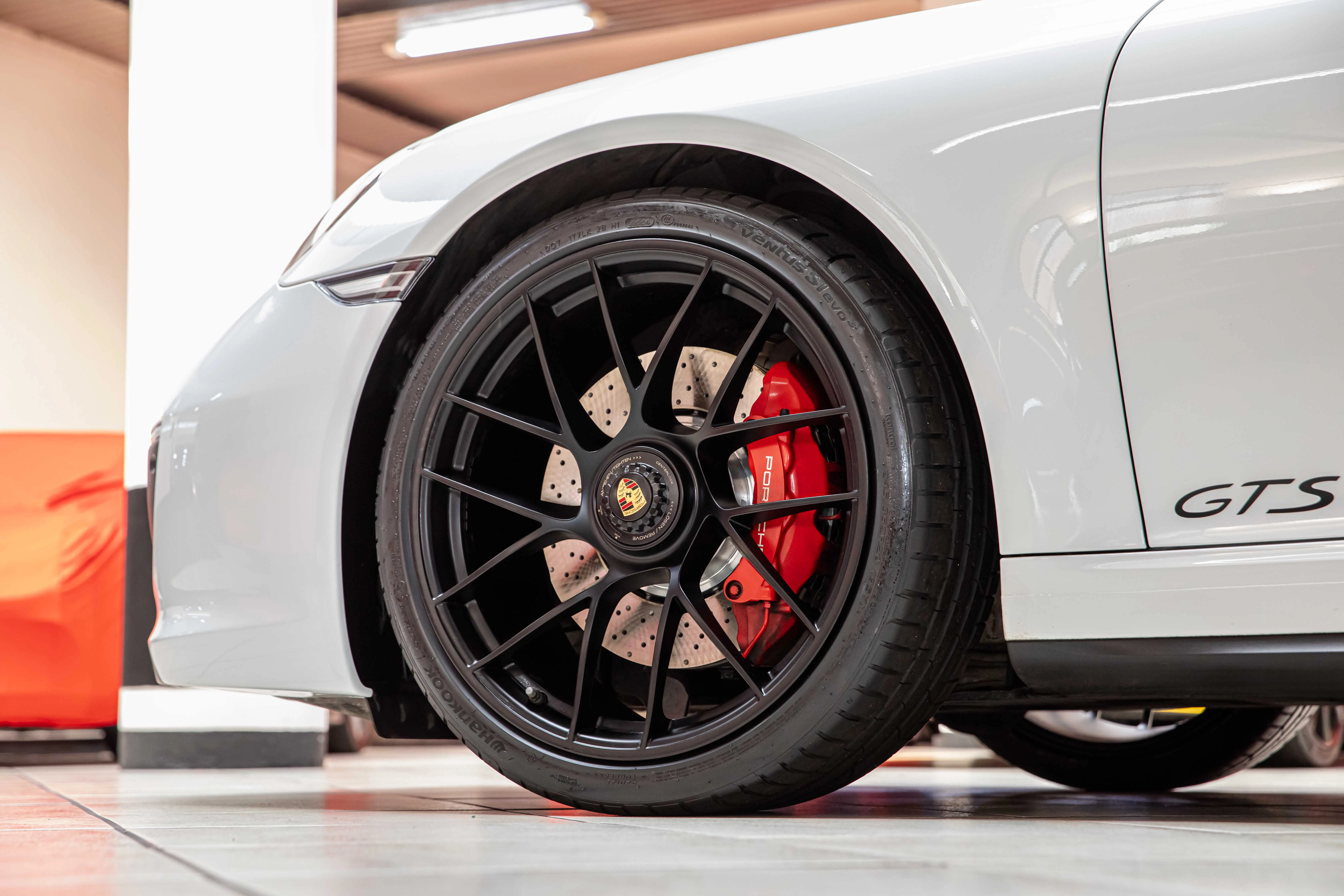 2018 Porsche 911 Carrera 4 GTS, 10/30