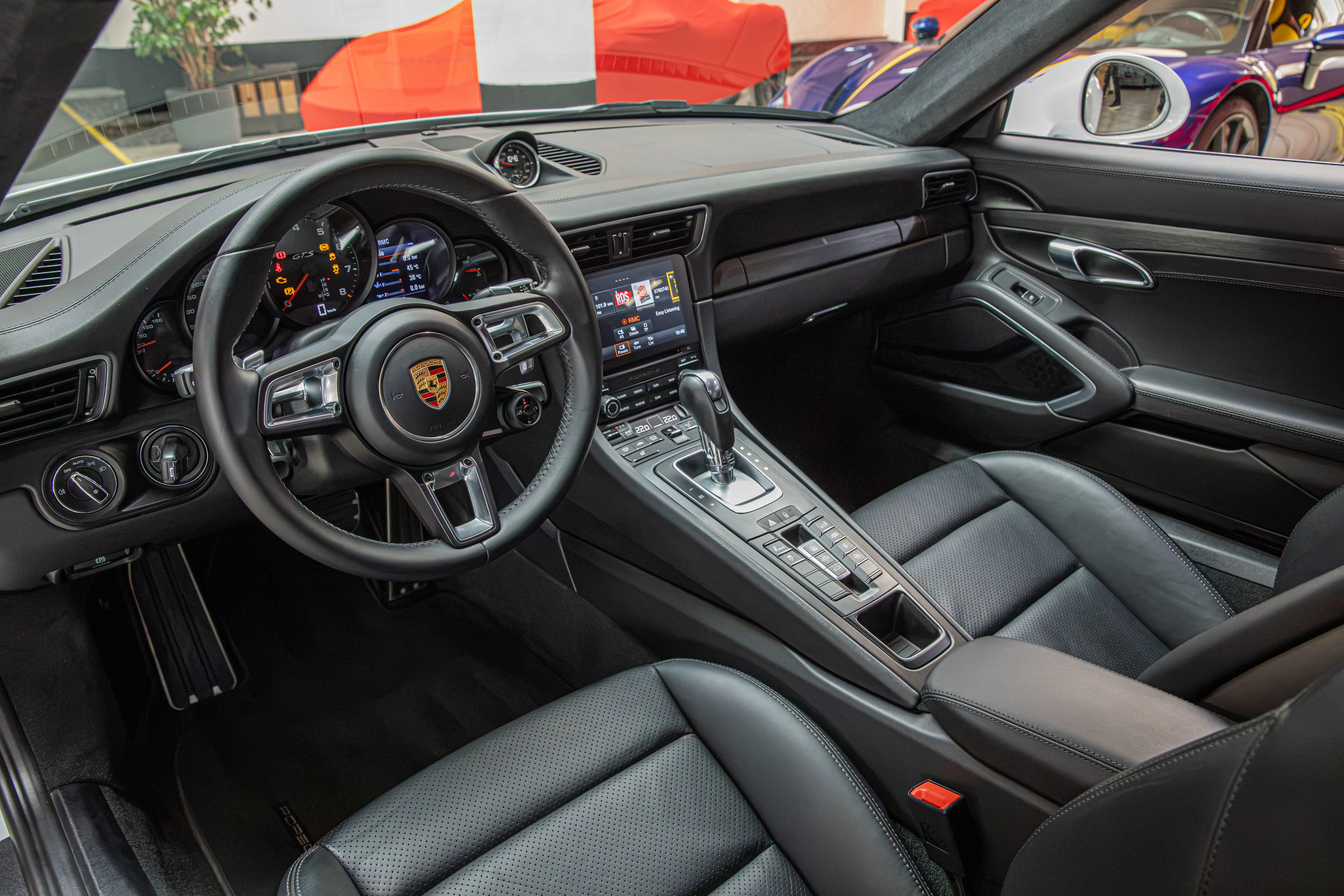 2018 Porsche 911 Carrera 4 GTS, 12/30