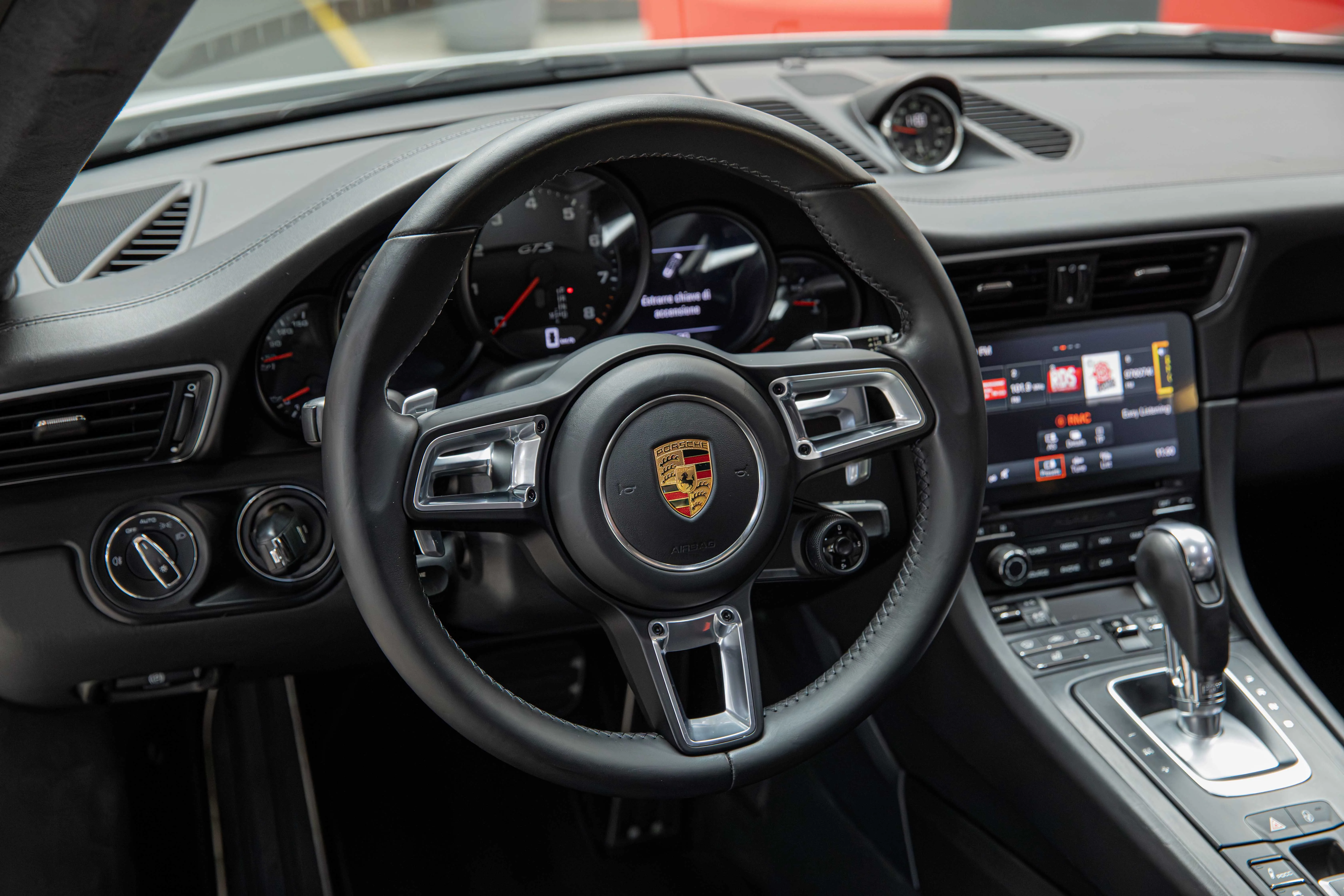 2018 Porsche 911 Carrera 4 GTS, 28/30