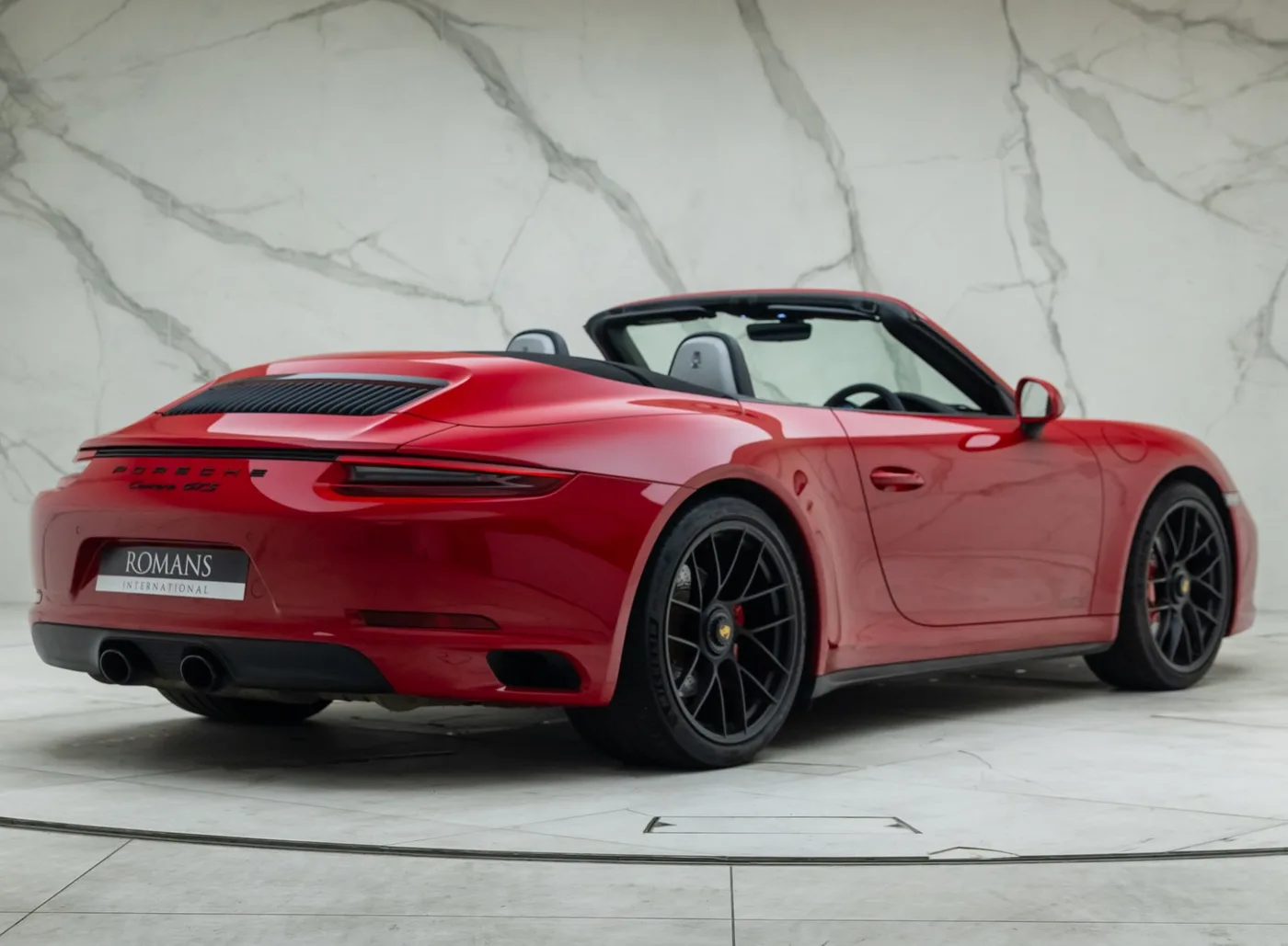 2018 Porsche 911 Carrera GTS Cabriolet proposée par un concessionnaire spécialisé à Banstead, Royaume-Uni, photo 8 sur 25