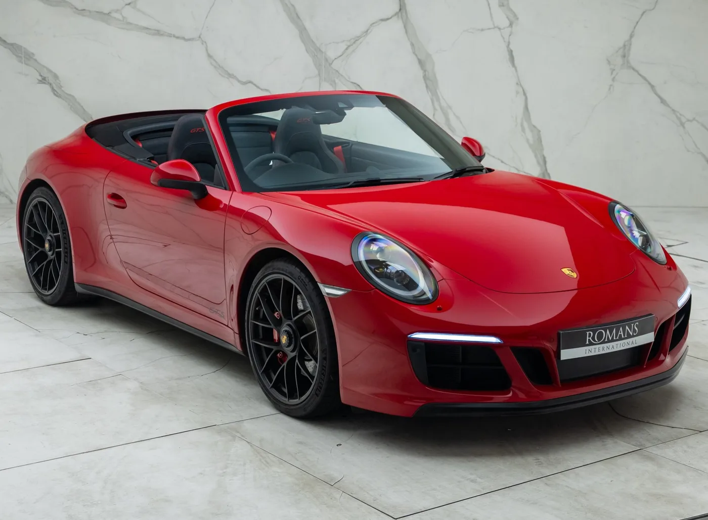 2018 Porsche 911 Carrera GTS Cabriolet proposée par un concessionnaire spécialisé à Banstead, Royaume-Uni, photo 13 sur 25