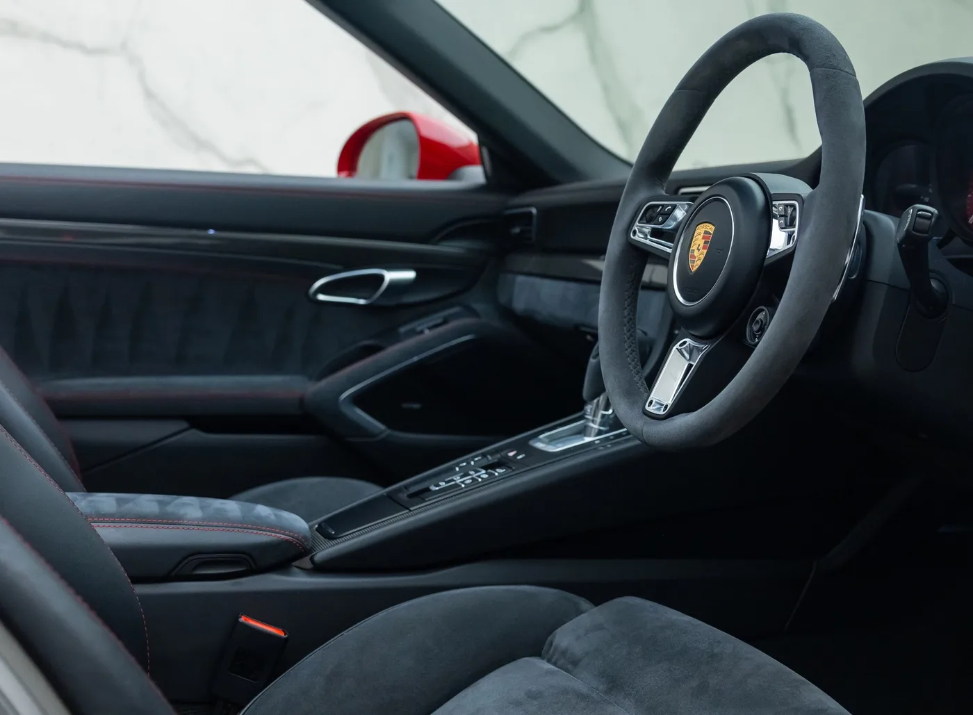 2018 Porsche 911 Carrera GTS Cabriolet proposée par un concessionnaire spécialisé à Banstead, Royaume-Uni, photo 15 sur 25