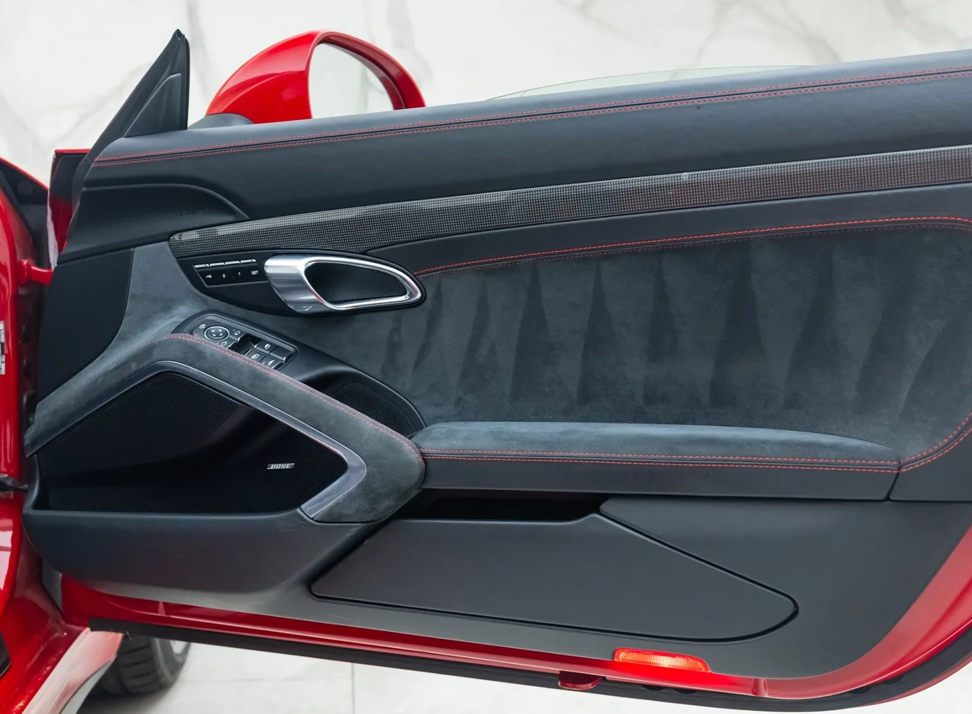 2018 Porsche 911 Carrera GTS Cabriolet proposée par un concessionnaire spécialisé à Banstead, Royaume-Uni, photo 25 sur 25