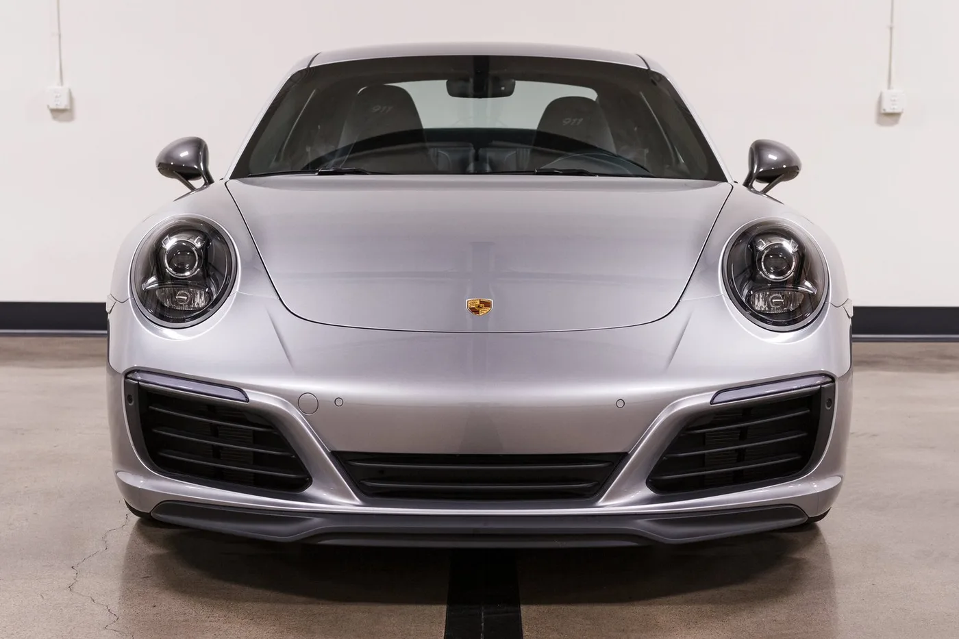 2018 Porsche 911 Carrera T vendue par un concessionnaire spécialisé à Costa Mesa, États-Unis, photo 3 sur 15