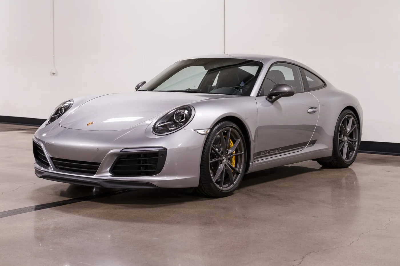2018 Porsche 911 Carrera T vendue par un concessionnaire spécialisé à Costa Mesa, États-Unis, photo 4 sur 15