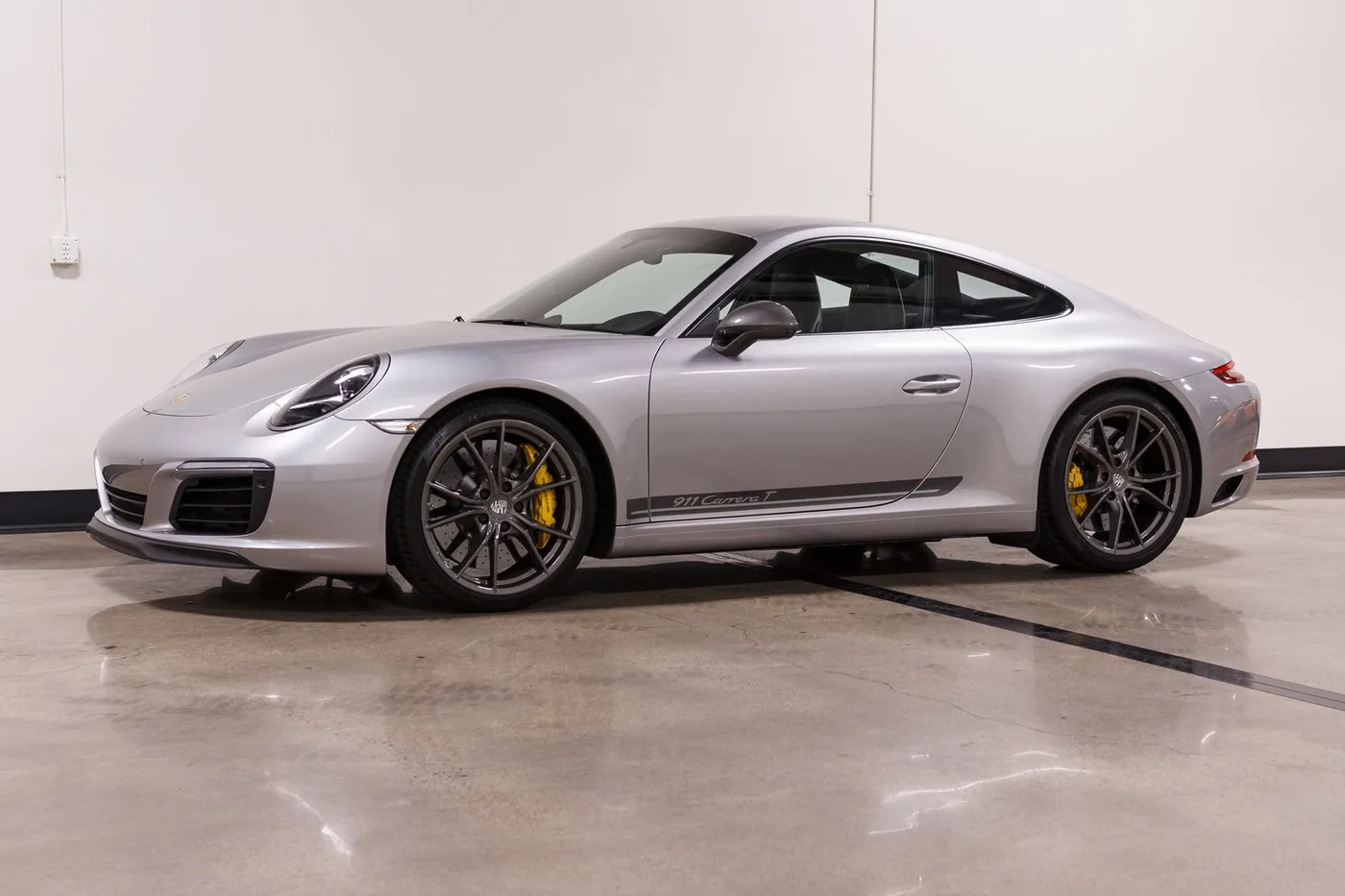 2018 Porsche 911 Carrera T vendue par un concessionnaire spécialisé à Costa Mesa, États-Unis, photo 5 sur 15