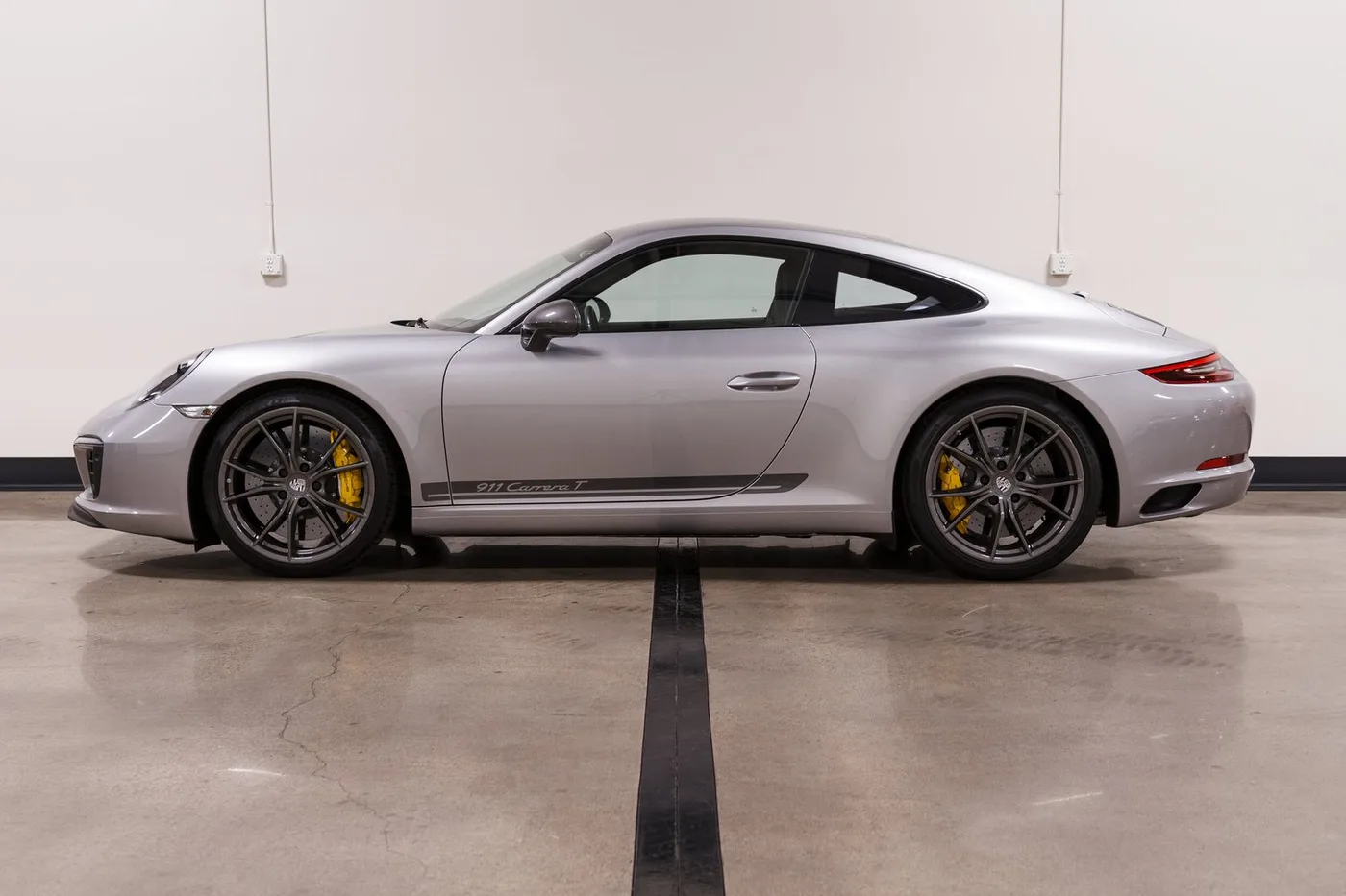 2018 Porsche 911 Carrera T vendue par un concessionnaire spécialisé à Costa Mesa, États-Unis, photo 6 sur 15