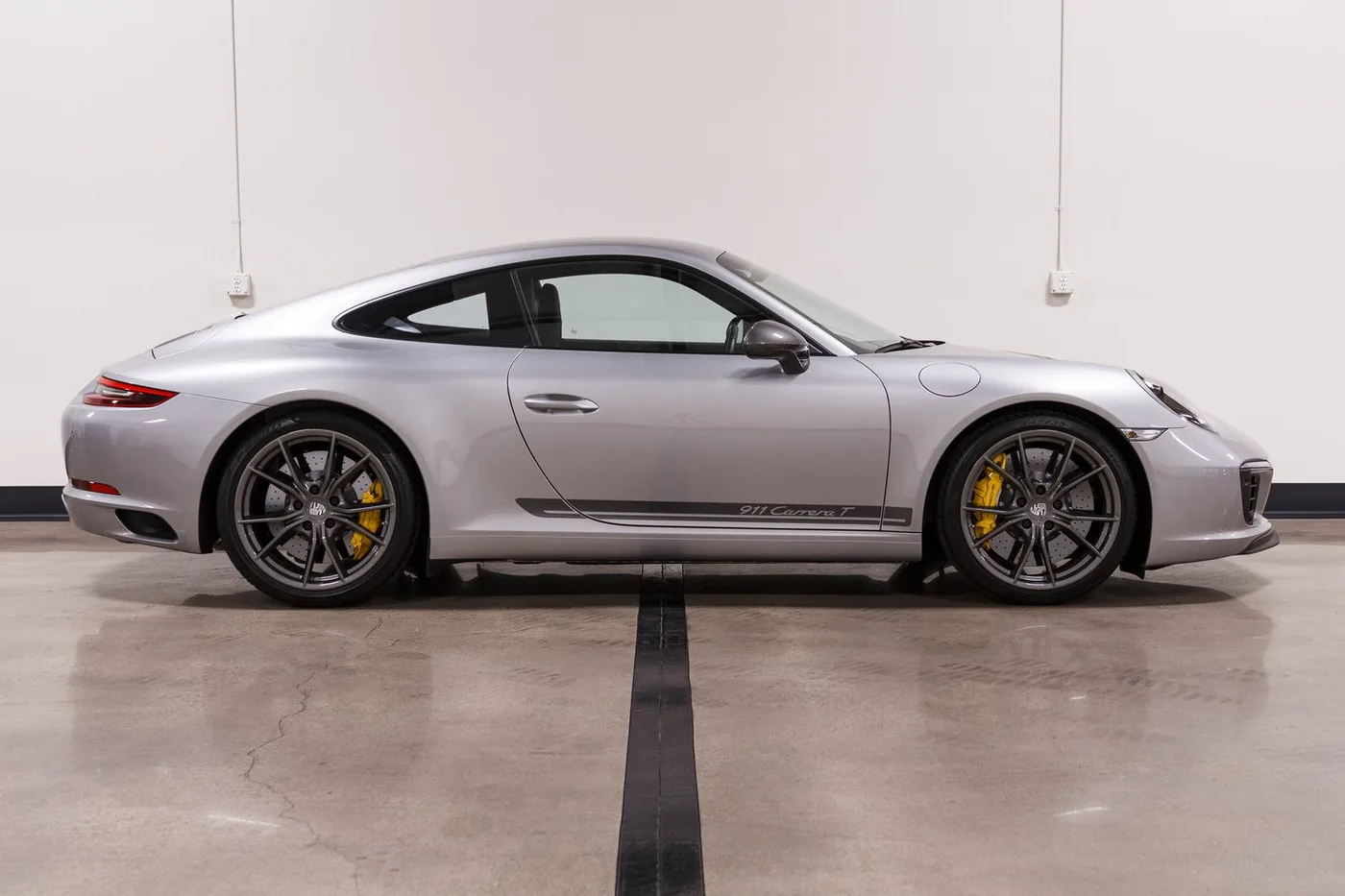 2018 Porsche 911 Carrera T vendue par un concessionnaire spécialisé à Costa Mesa, États-Unis, photo 9 sur 15