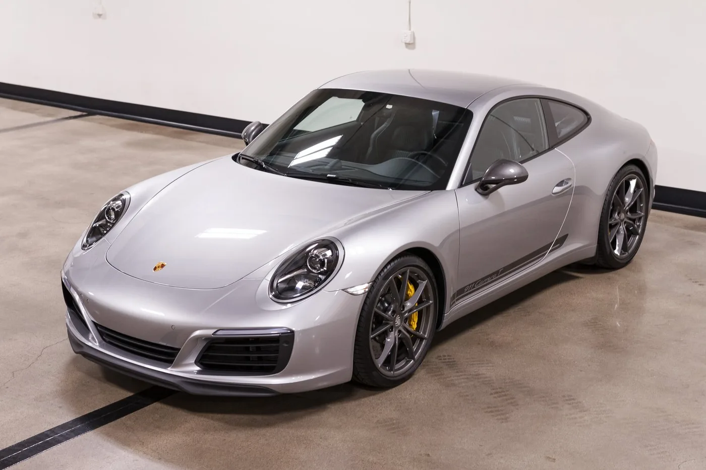 2018 Porsche 911 Carrera T vendue par un concessionnaire spécialisé à Costa Mesa, États-Unis, photo 13 sur 15