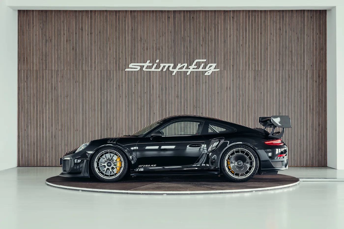2018 Porsche 911 GT2 RS angeboten von einem Oldtimerspezialisten in Stuttgart, Deutschland, Foto 2 von 25