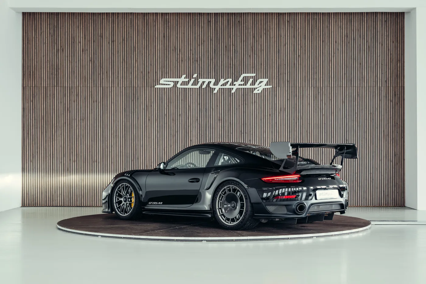 2018 Porsche 911 GT2 RS angeboten von einem Oldtimerspezialisten in Stuttgart, Deutschland, Foto 3 von 25