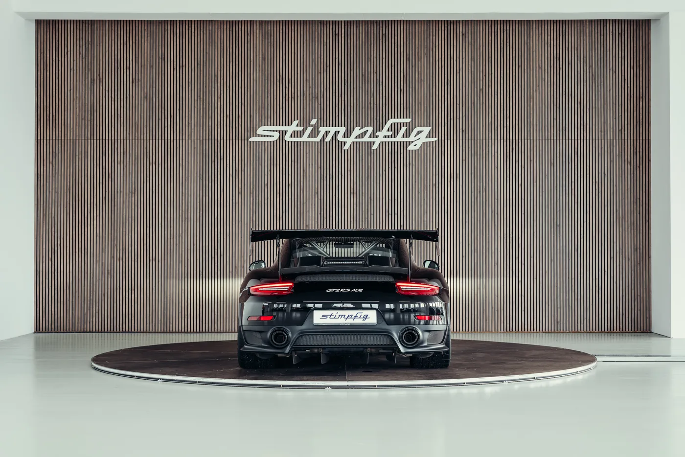 2018 Porsche 911 GT2 RS angeboten von einem Oldtimerspezialisten in Stuttgart, Deutschland, Foto 4 von 25