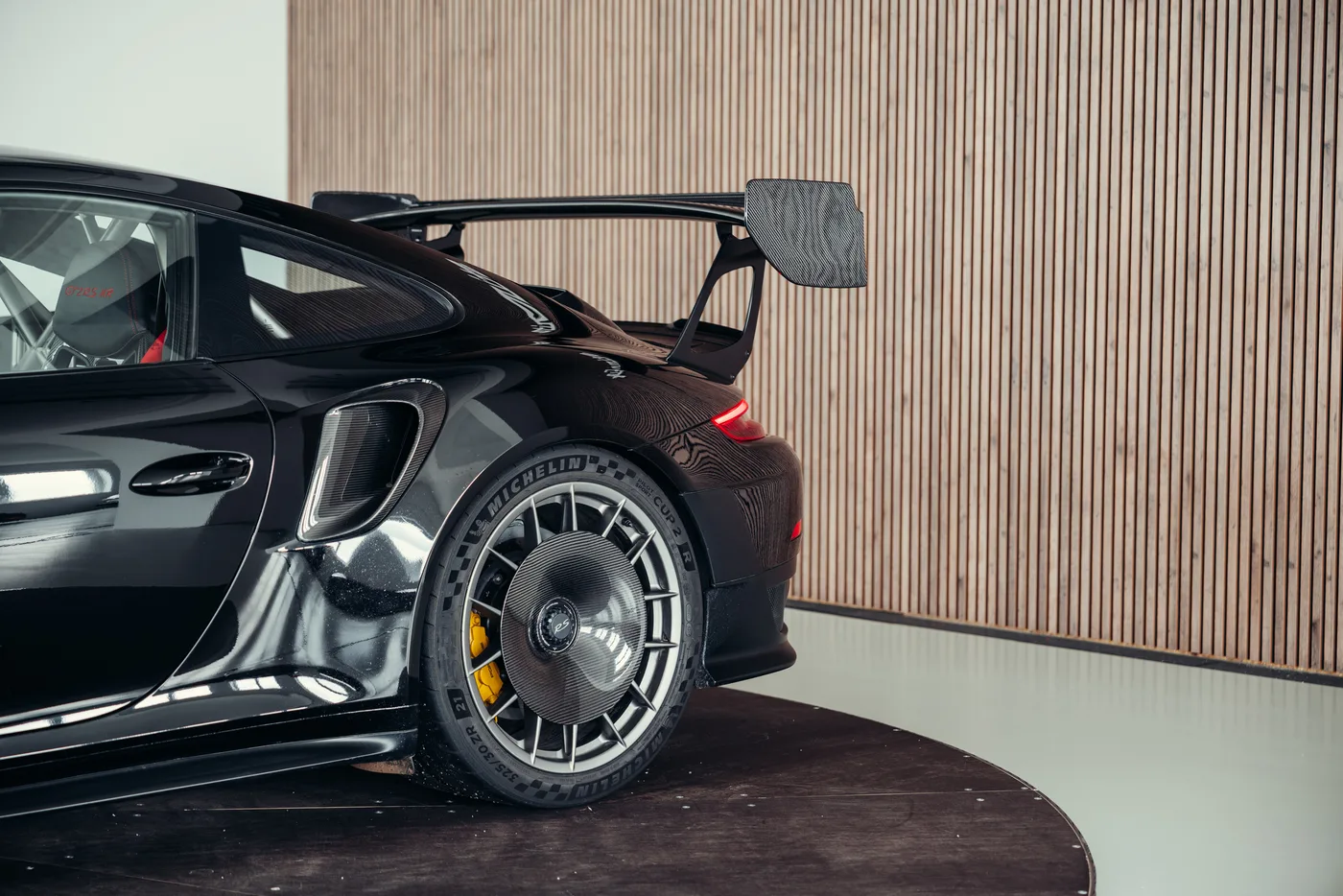2018 Porsche 911 GT2 RS angeboten von einem Oldtimerspezialisten in Stuttgart, Deutschland, Foto 12 von 25