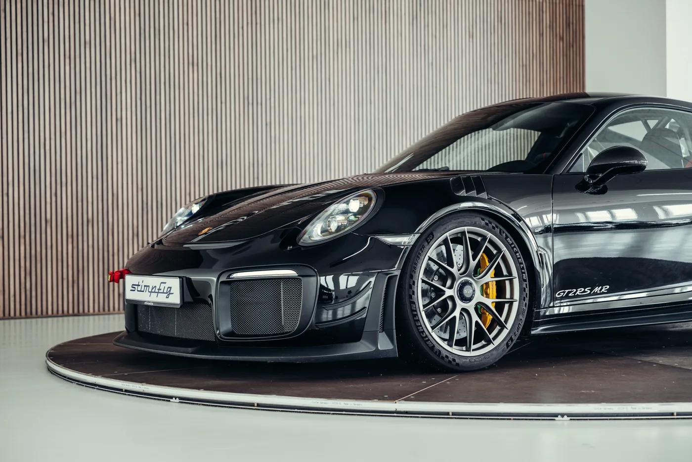 2018 Porsche 911 GT2 RS angeboten von einem Oldtimerspezialisten in Stuttgart, Deutschland, Foto 15 von 25
