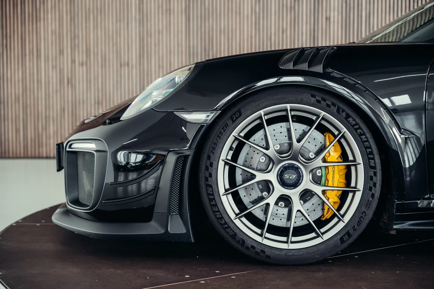 2018 Porsche 911 GT2 RS angeboten von einem Oldtimerspezialisten in Stuttgart, Deutschland, Foto 16 von 25