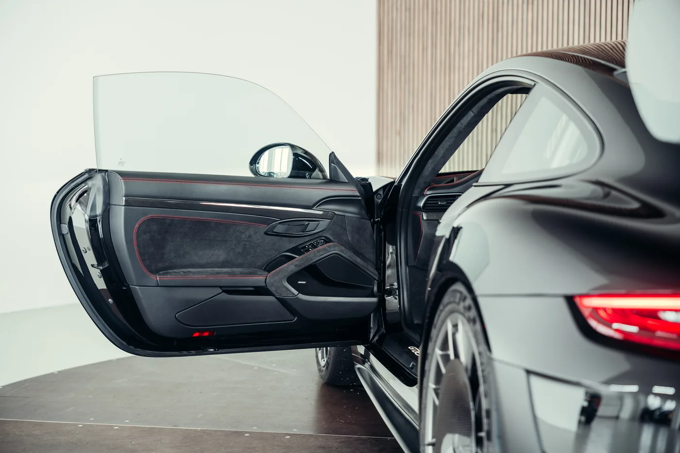 2018 Porsche 911 GT2 RS angeboten von einem Oldtimerspezialisten in Stuttgart, Deutschland, Foto 19 von 25