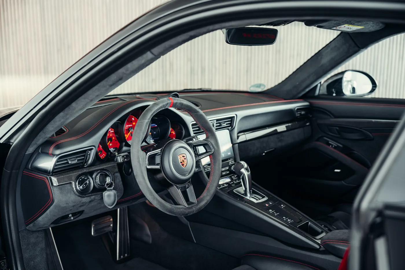 2018 Porsche 911 GT2 RS angeboten von einem Oldtimerspezialisten in Stuttgart, Deutschland, Foto 22 von 25