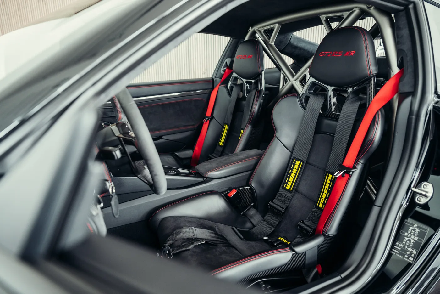 2018 Porsche 911 GT2 RS angeboten von einem Oldtimerspezialisten in Stuttgart, Deutschland, Foto 24 von 25