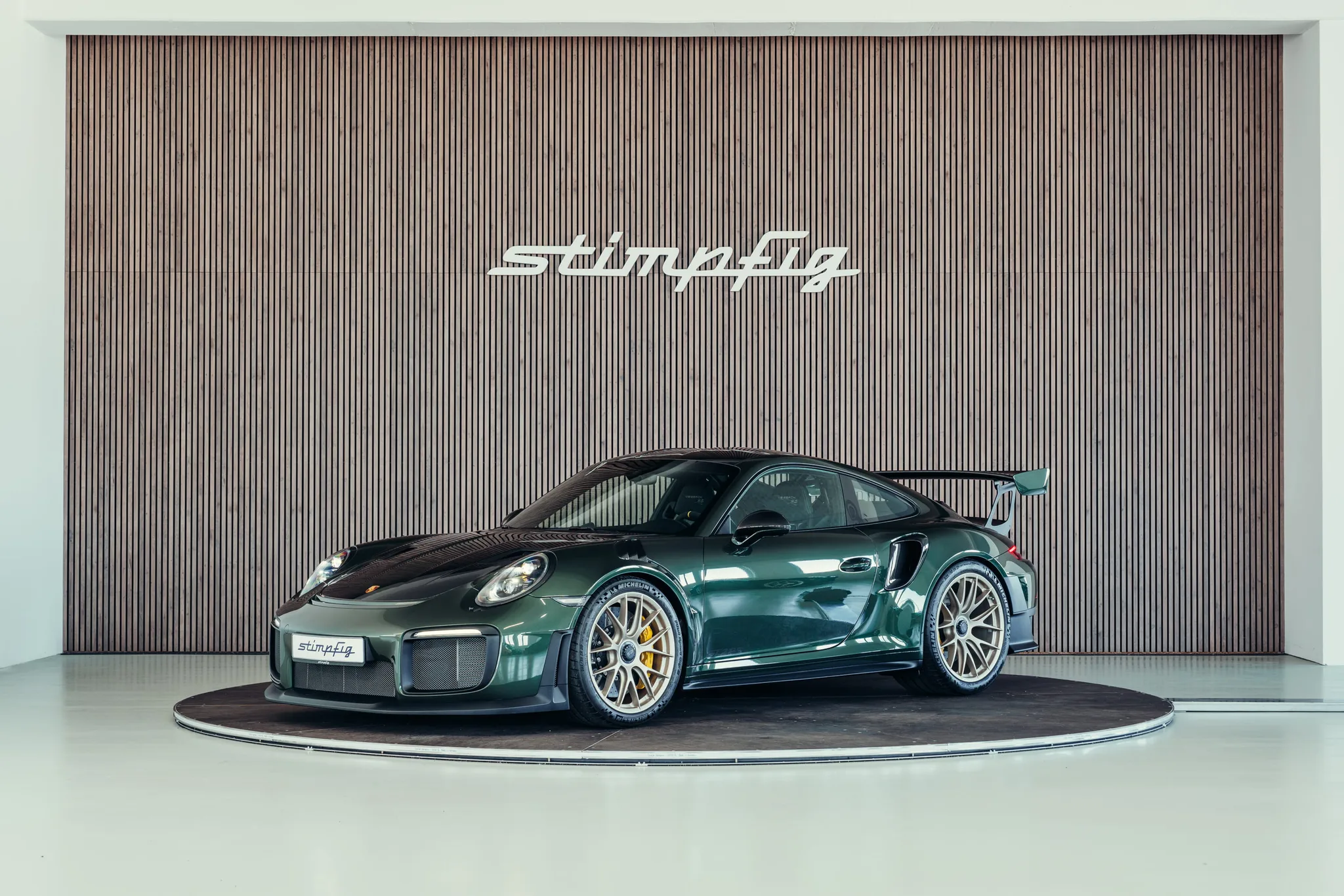 2018 Porsche 911 GT2 RS angeboten von einem Oldtimerspezialisten in Stuttgart, Deutschland, Hauptfoto