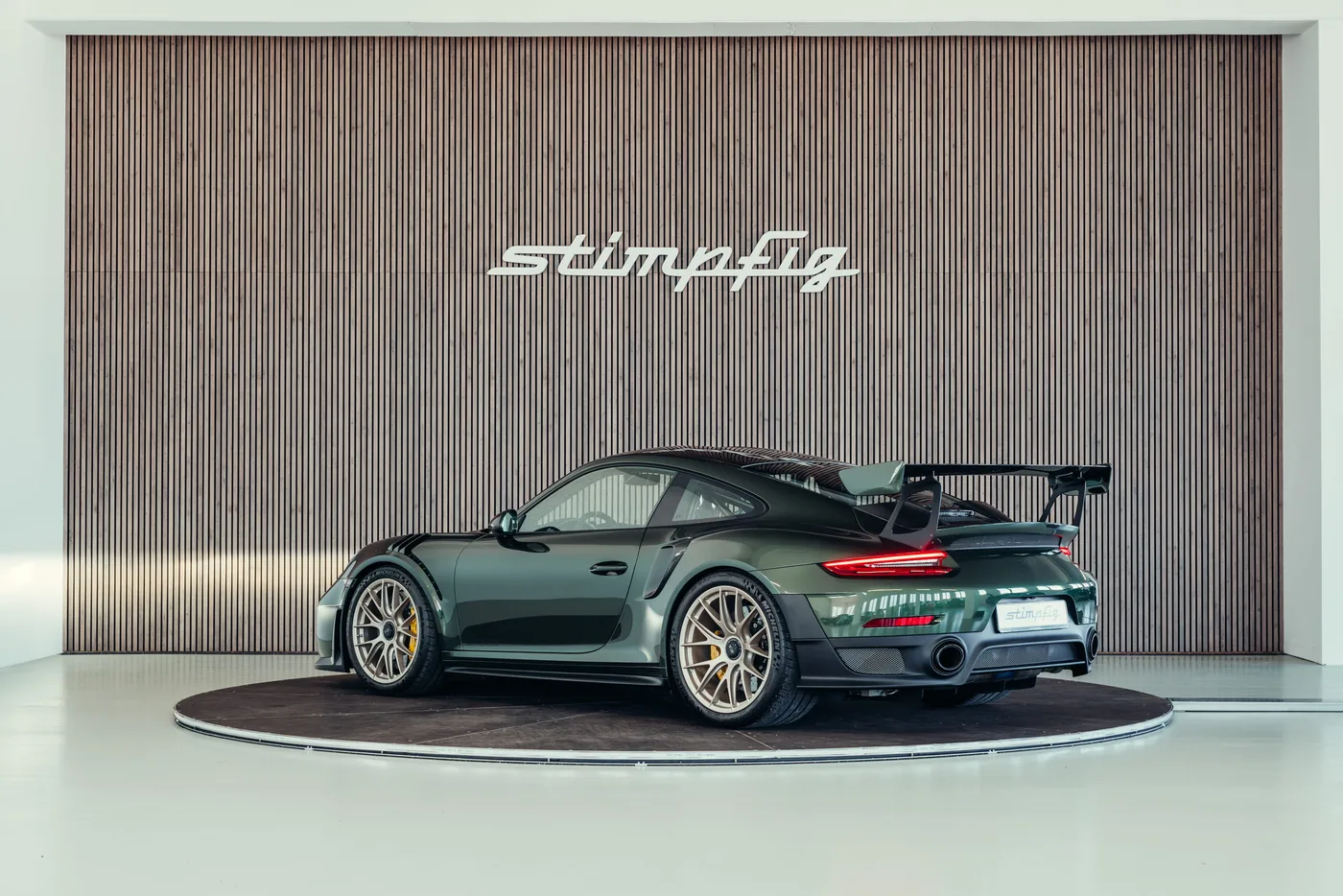 2018 Porsche 911 GT2 RS angeboten von einem Oldtimerspezialisten in Stuttgart, Deutschland, Foto 3 von 25