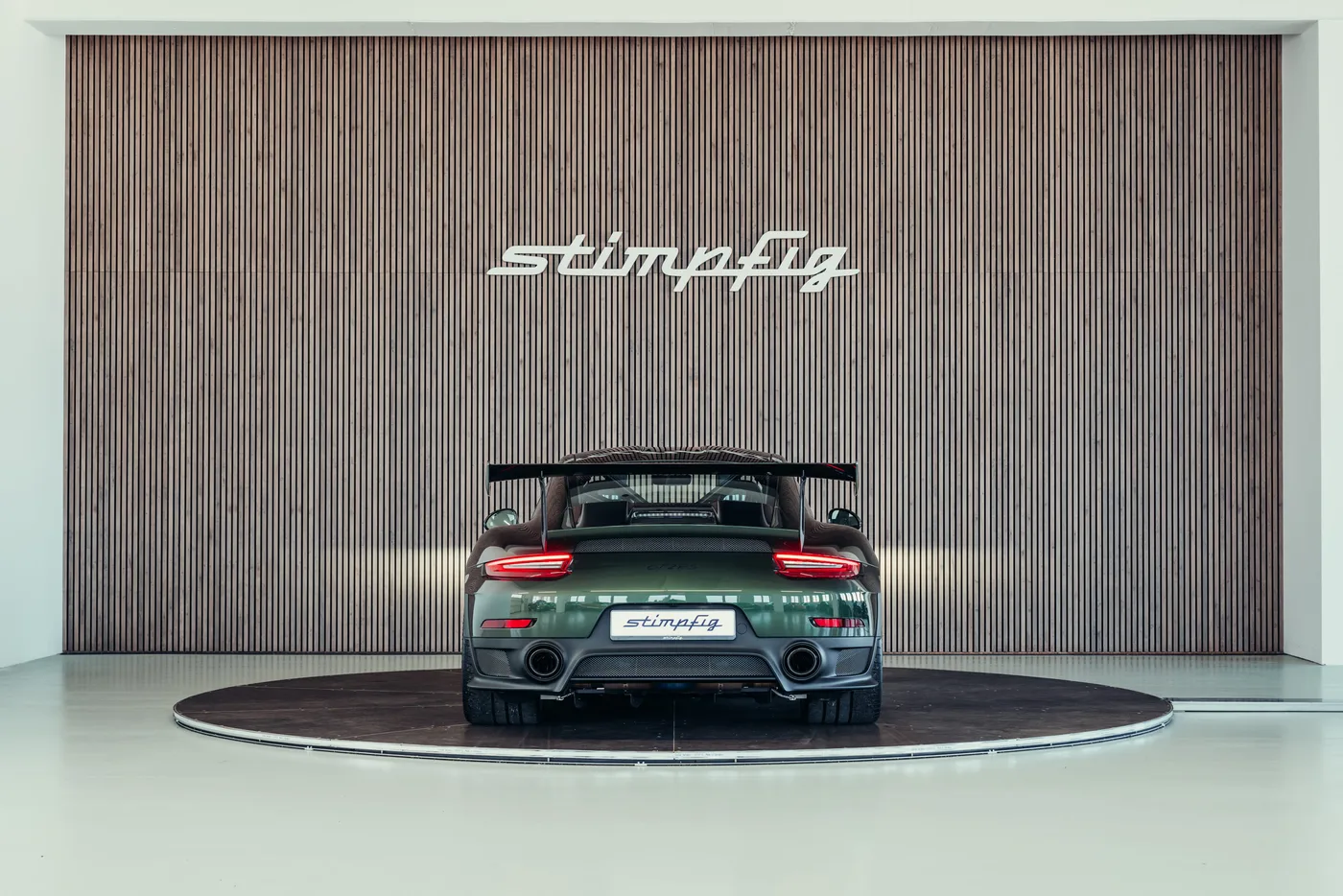 2018 Porsche 911 GT2 RS angeboten von einem Oldtimerspezialisten in Stuttgart, Deutschland, Foto 4 von 25