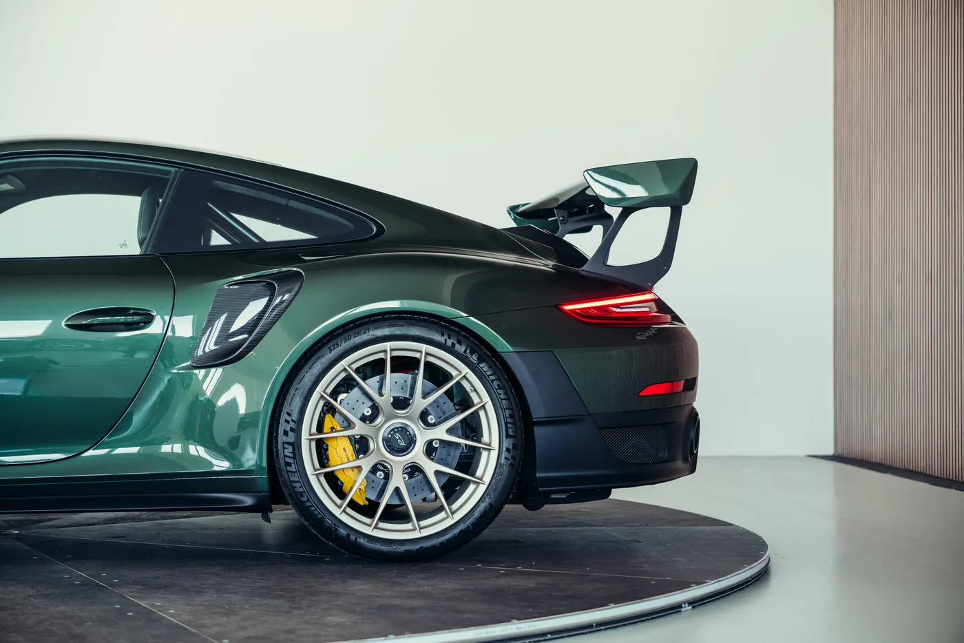 2018 Porsche 911 GT2 RS angeboten von einem Oldtimerspezialisten in Stuttgart, Deutschland, Foto 13 von 25