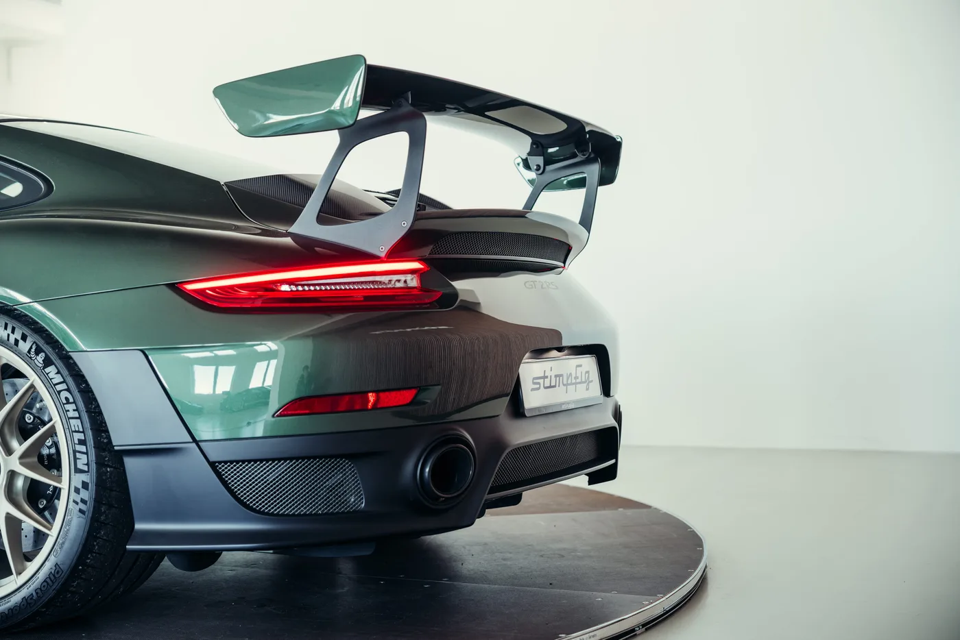 2018 Porsche 911 GT2 RS angeboten von einem Oldtimerspezialisten in Stuttgart, Deutschland, Foto 14 von 25