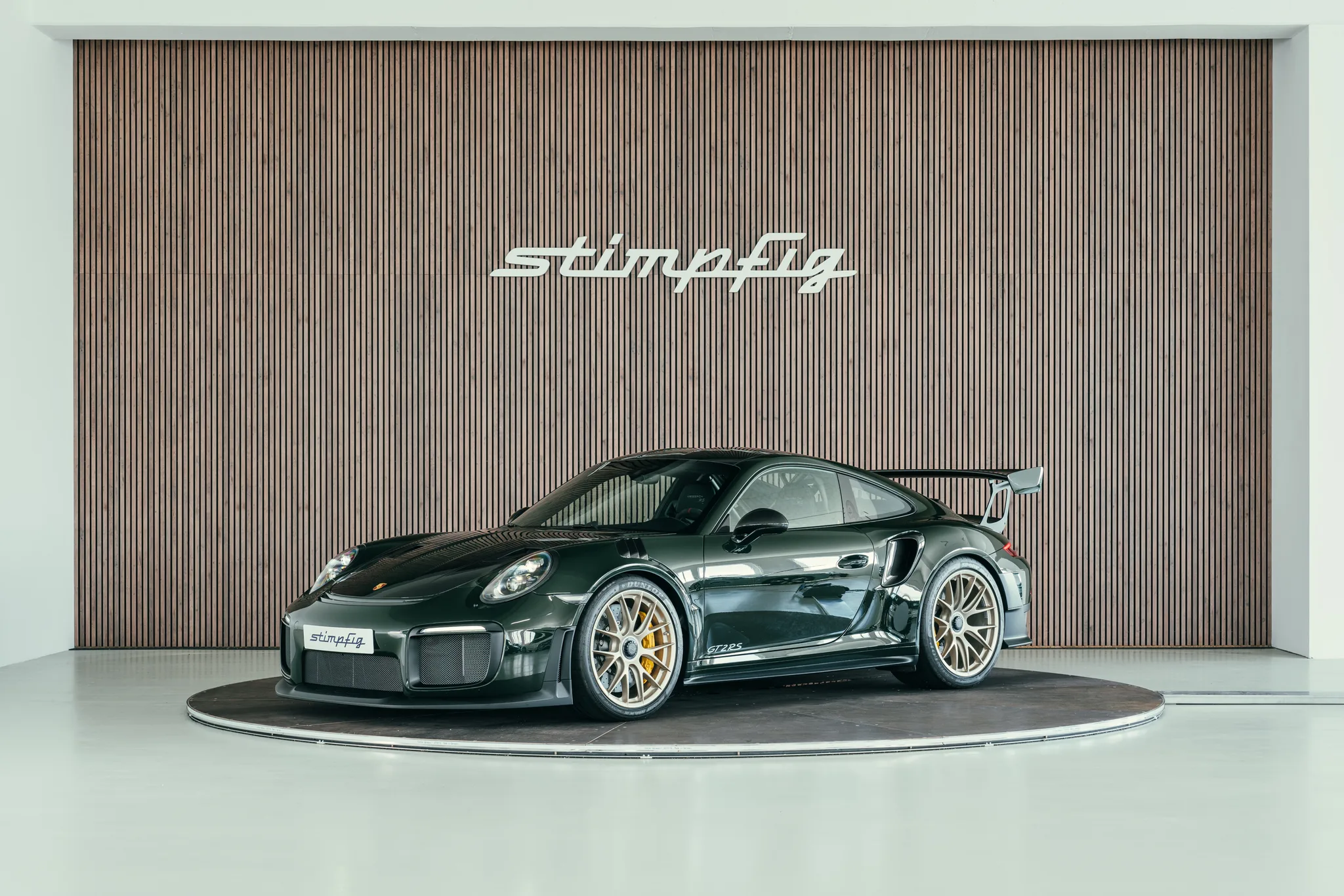 2018 Porsche 911 GT2 RS angeboten von einem Oldtimerspezialisten in Stuttgart, Deutschland, Hauptfoto