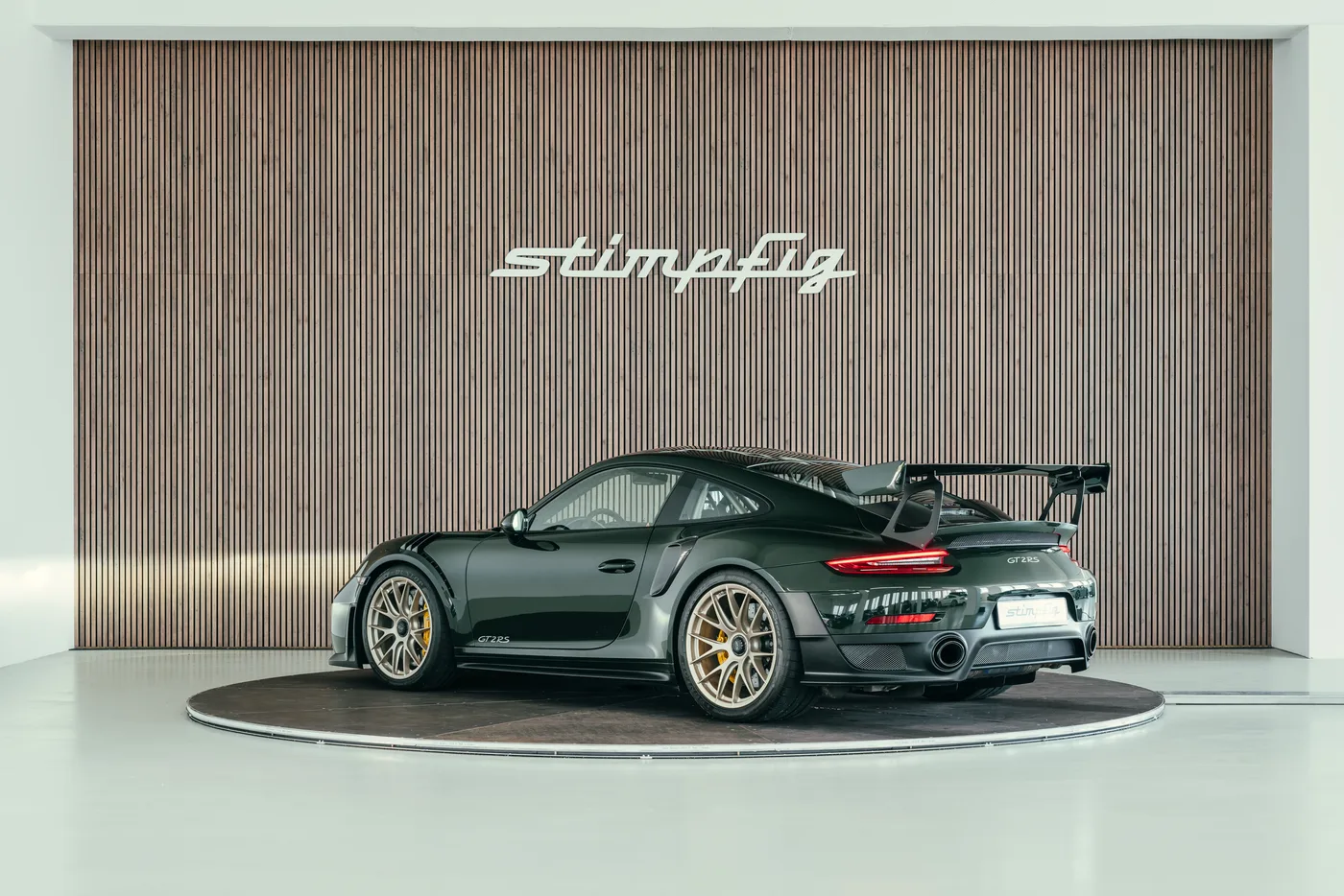 2018 Porsche 911 GT2 RS angeboten von einem Oldtimerspezialisten in Stuttgart, Deutschland, Foto 3 von 25