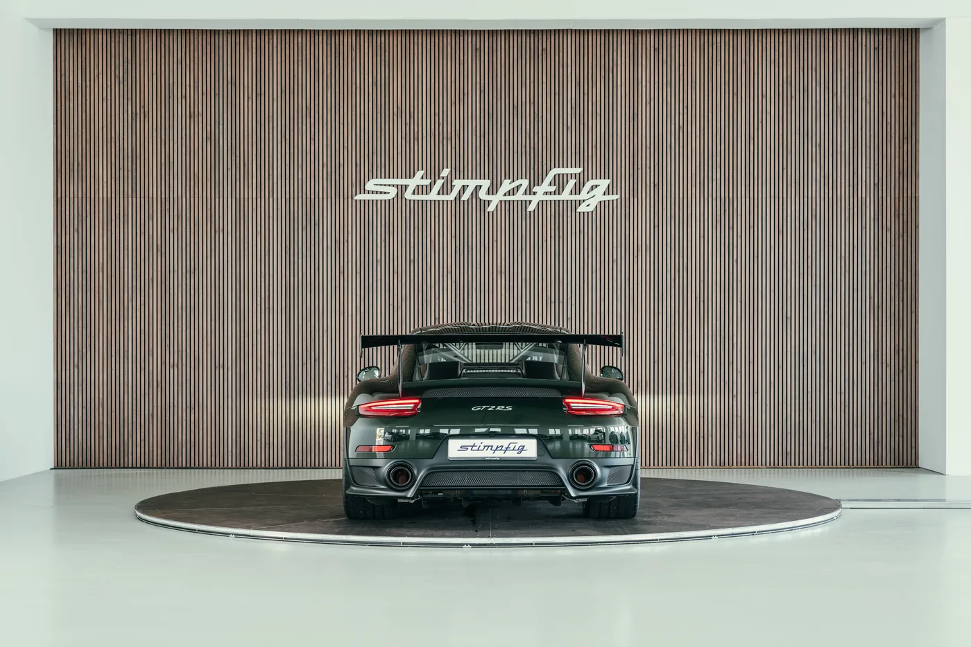 2018 Porsche 911 GT2 RS angeboten von einem Oldtimerspezialisten in Stuttgart, Deutschland, Foto 4 von 25