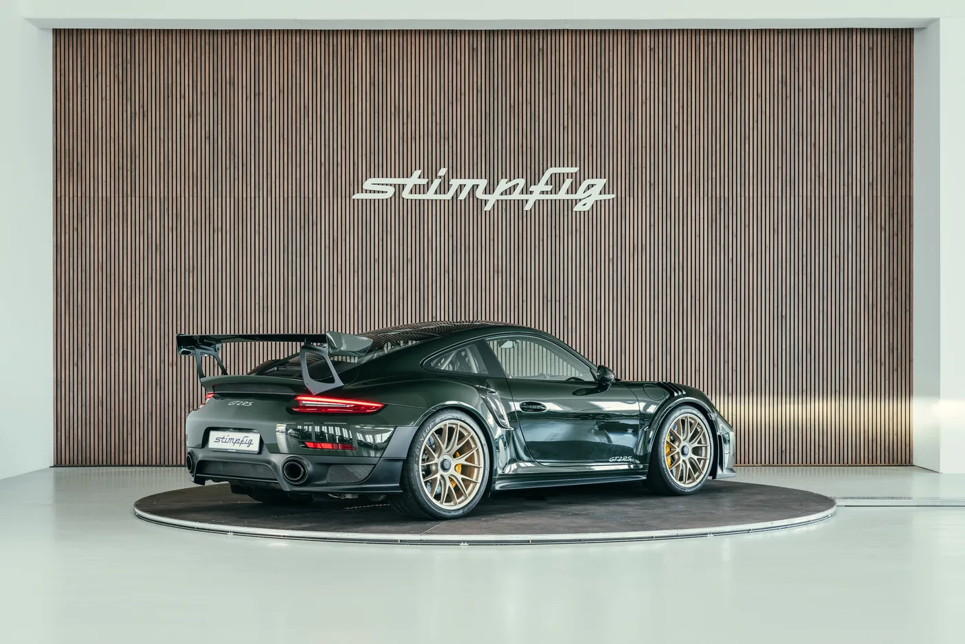 2018 Porsche 911 GT2 RS angeboten von einem Oldtimerspezialisten in Stuttgart, Deutschland, Foto 5 von 25