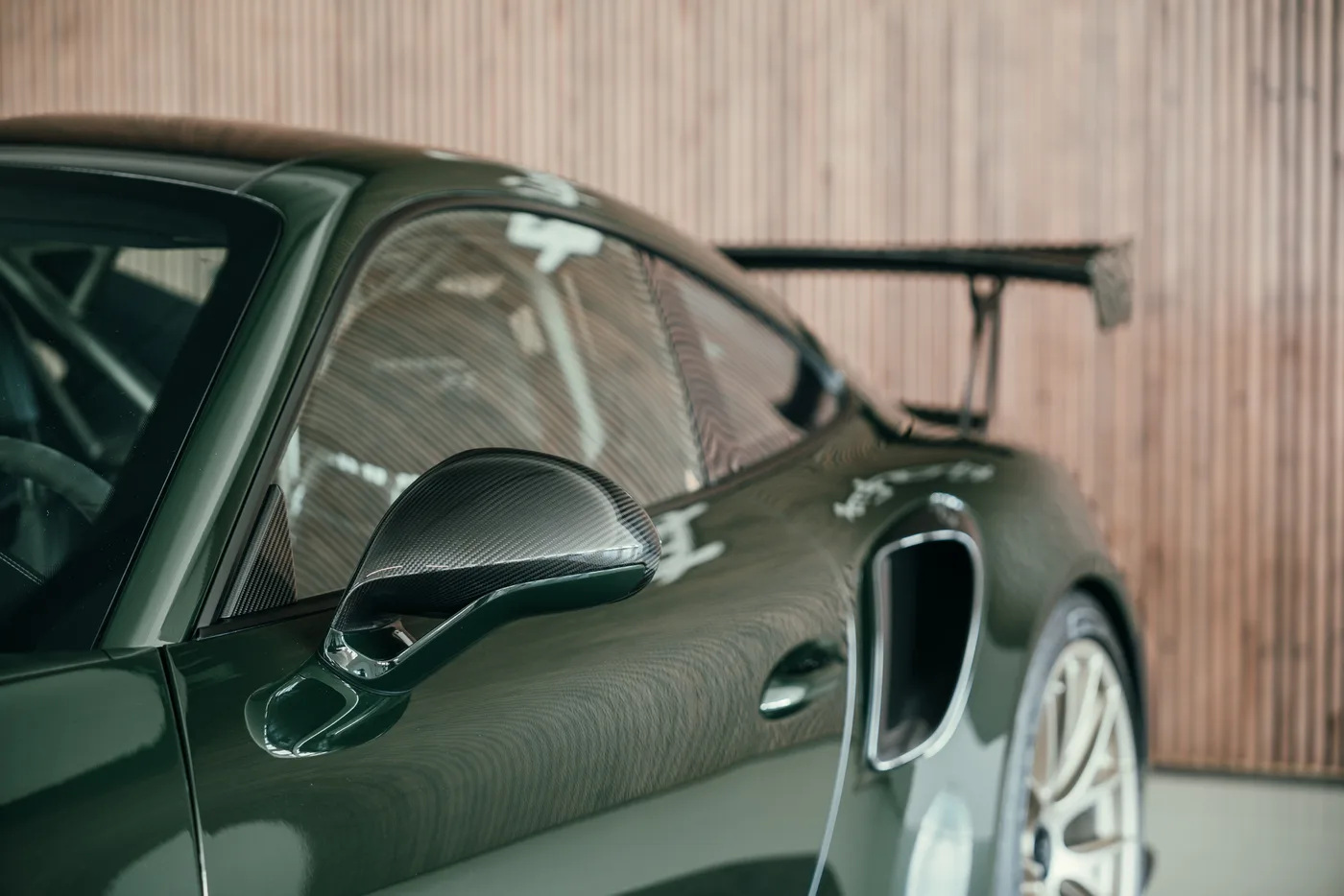 2018 Porsche 911 GT2 RS angeboten von einem Oldtimerspezialisten in Stuttgart, Deutschland, Foto 12 von 25