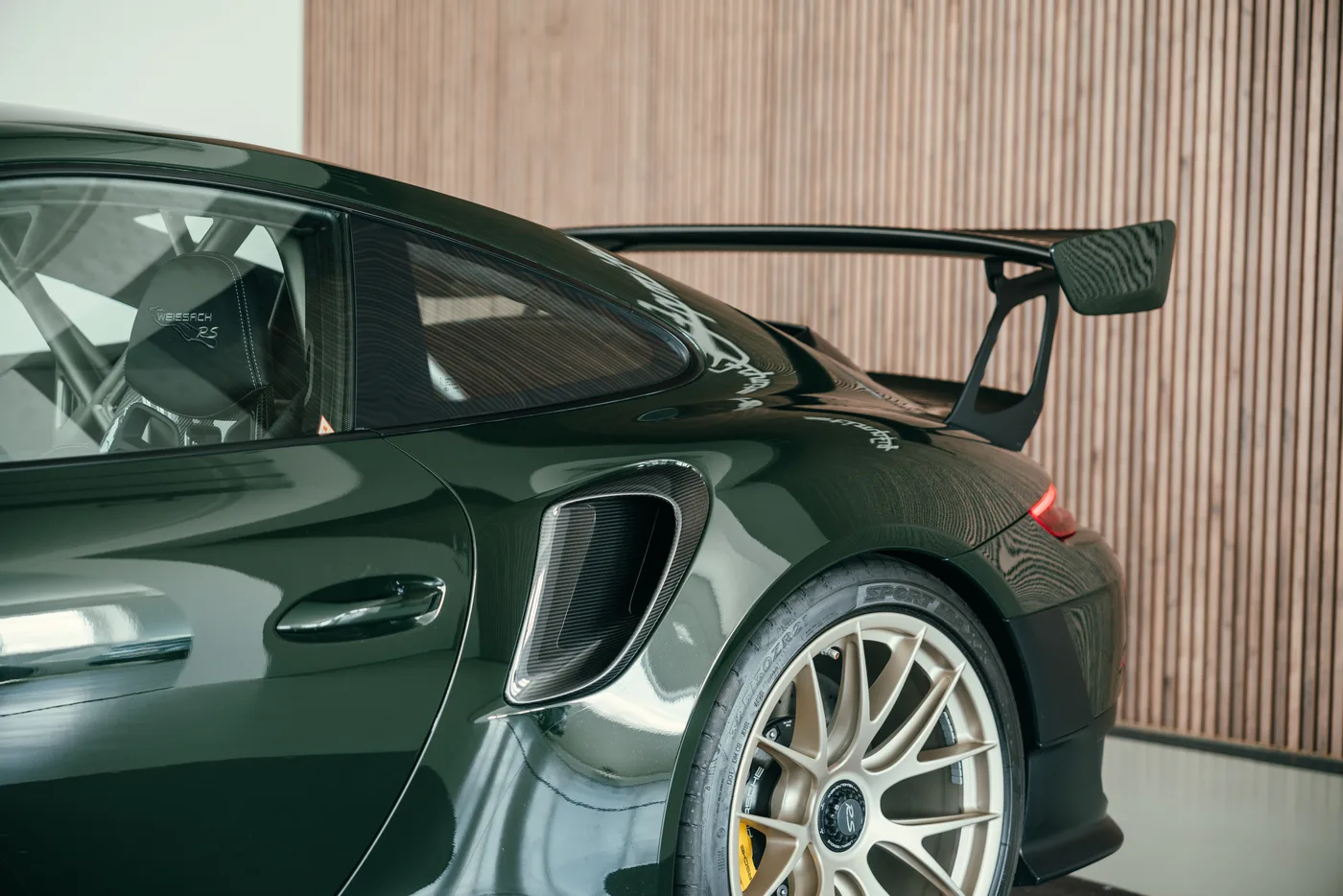 2018 Porsche 911 GT2 RS angeboten von einem Oldtimerspezialisten in Stuttgart, Deutschland, Foto 13 von 25