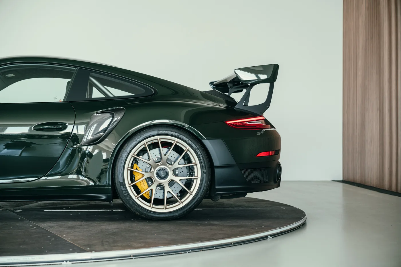 2018 Porsche 911 GT2 RS angeboten von einem Oldtimerspezialisten in Stuttgart, Deutschland, Foto 14 von 25
