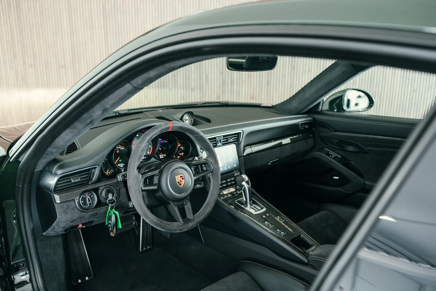 2018 Porsche 911 GT2 RS angeboten von einem Oldtimerspezialisten in Stuttgart, Deutschland, Foto 22 von 25