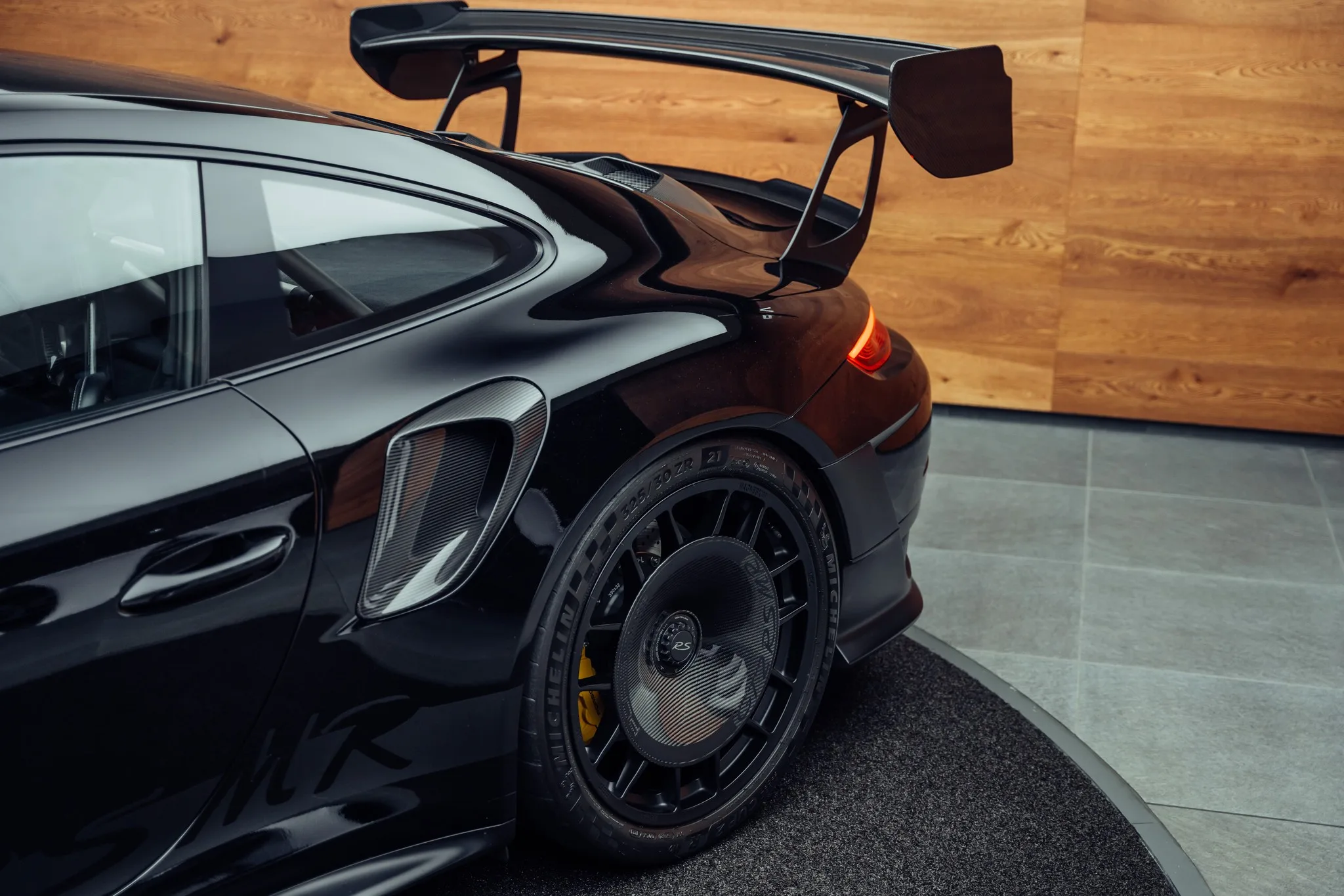 2018 Porsche 911 GT2 RS, 28/30