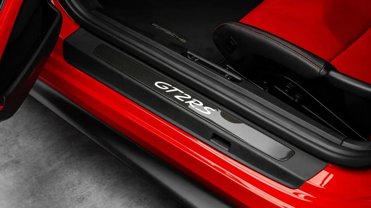 2018 Porsche 911 GT2 RS angeboten von einem Fachhändler in Dubai, Vereinigte Arabische Emirate, Foto 13 von 25