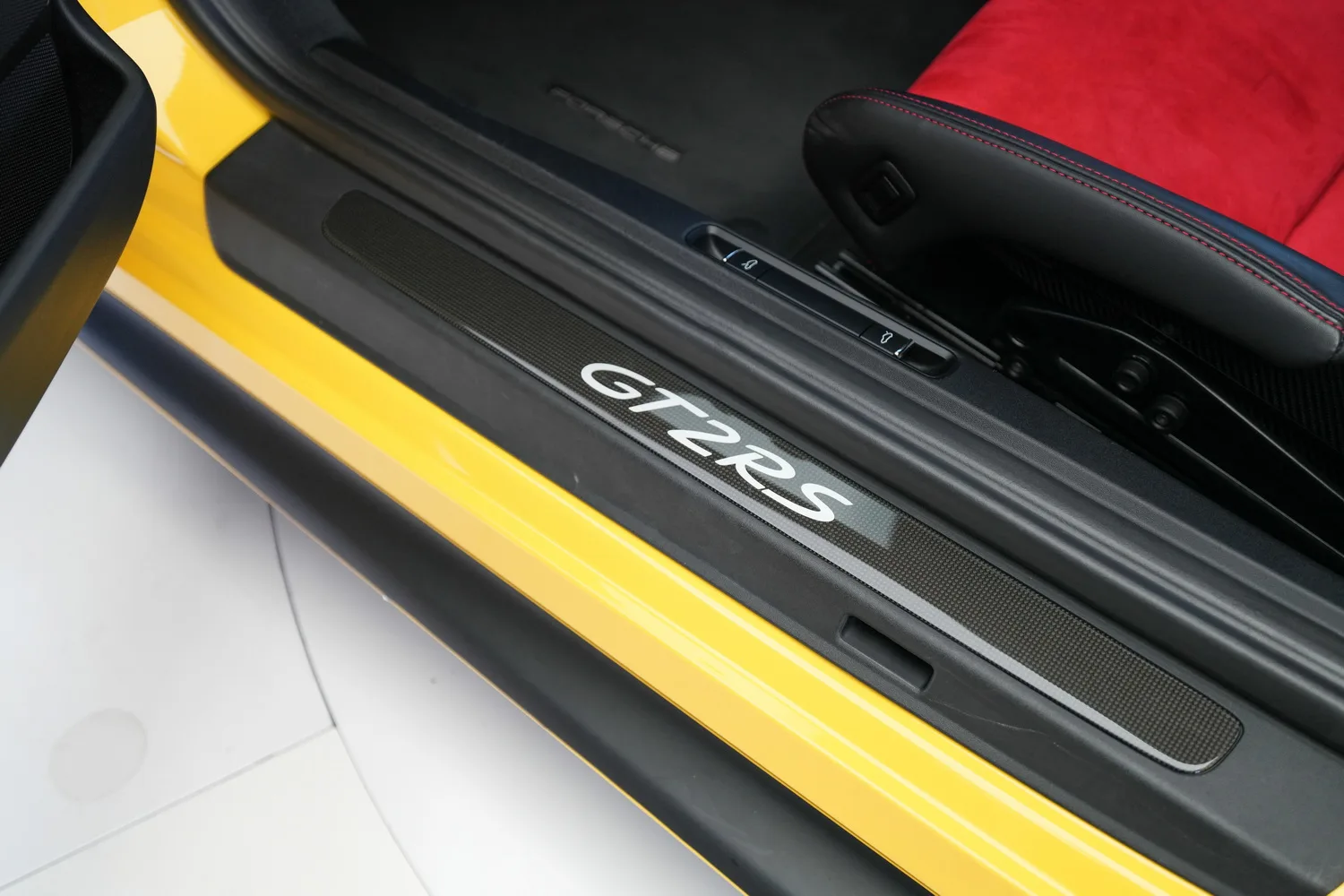 2018 Porsche 911 GT2 RS, 2/20