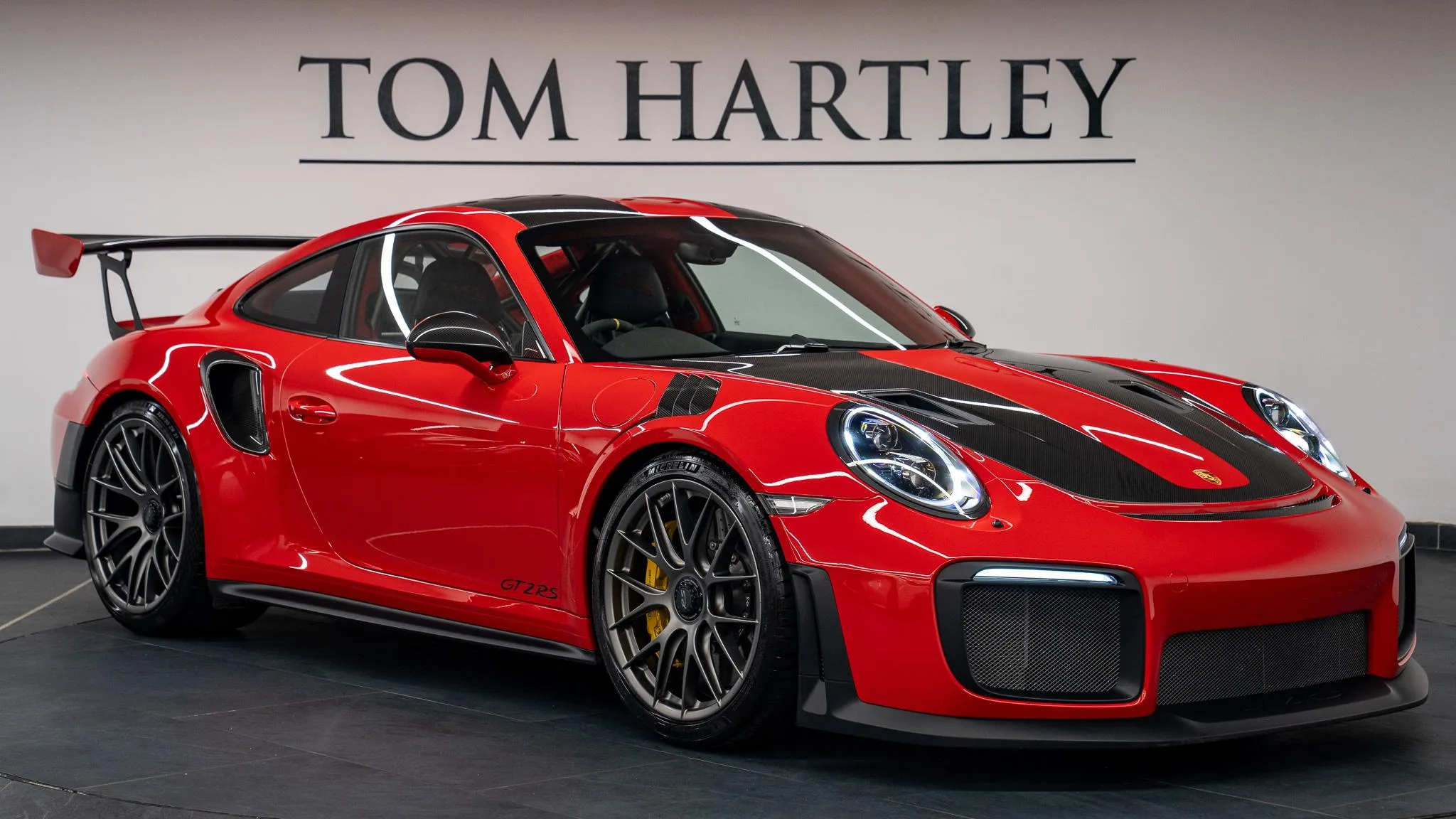 2018 Porsche 911 GT2 RS Weissach (991.2) en un concesionario especializado de Swadlincote, Reino Unido, foto principal