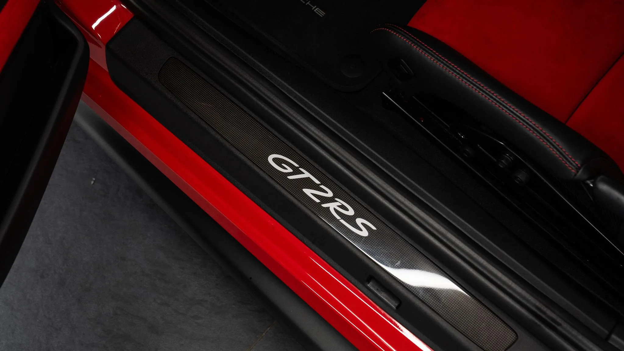 2018 Porsche 911 GT2 RS Weissach (991.2), 29/30