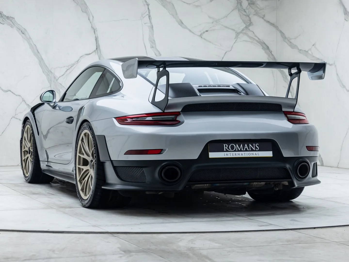 2018 Porsche 911 GT2 RS Weissach, 10/30