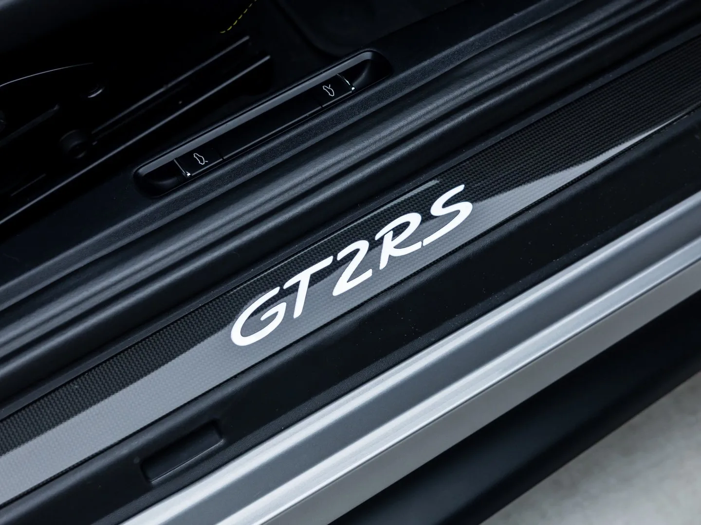 2018 Porsche 911 GT2 RS Weissach, 24/30