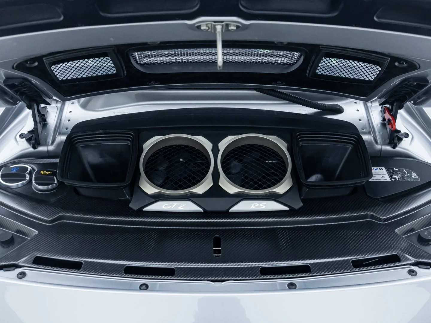 2018 Porsche 911 GT2 RS Weissach, 27/30