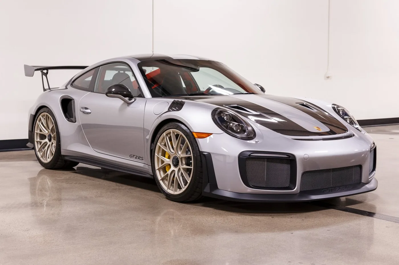 2018 Porsche 911 GT2 RS Weissach package verkauft von einem Fachhändler in Costa Mesa, Vereinigte Staaten, Foto 2 von 15
